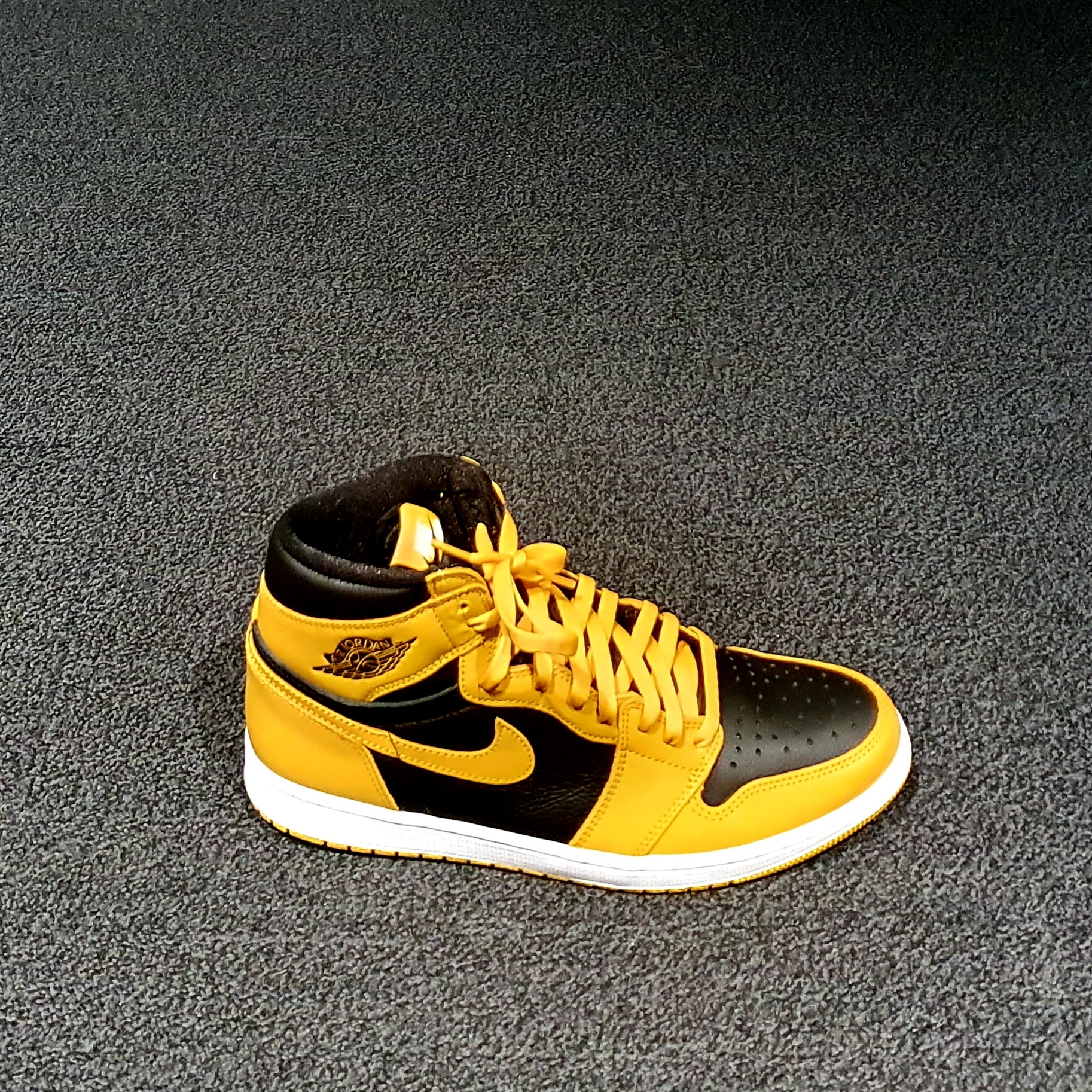 Jordan 1 Retro High OG Pollen 착용 스타일