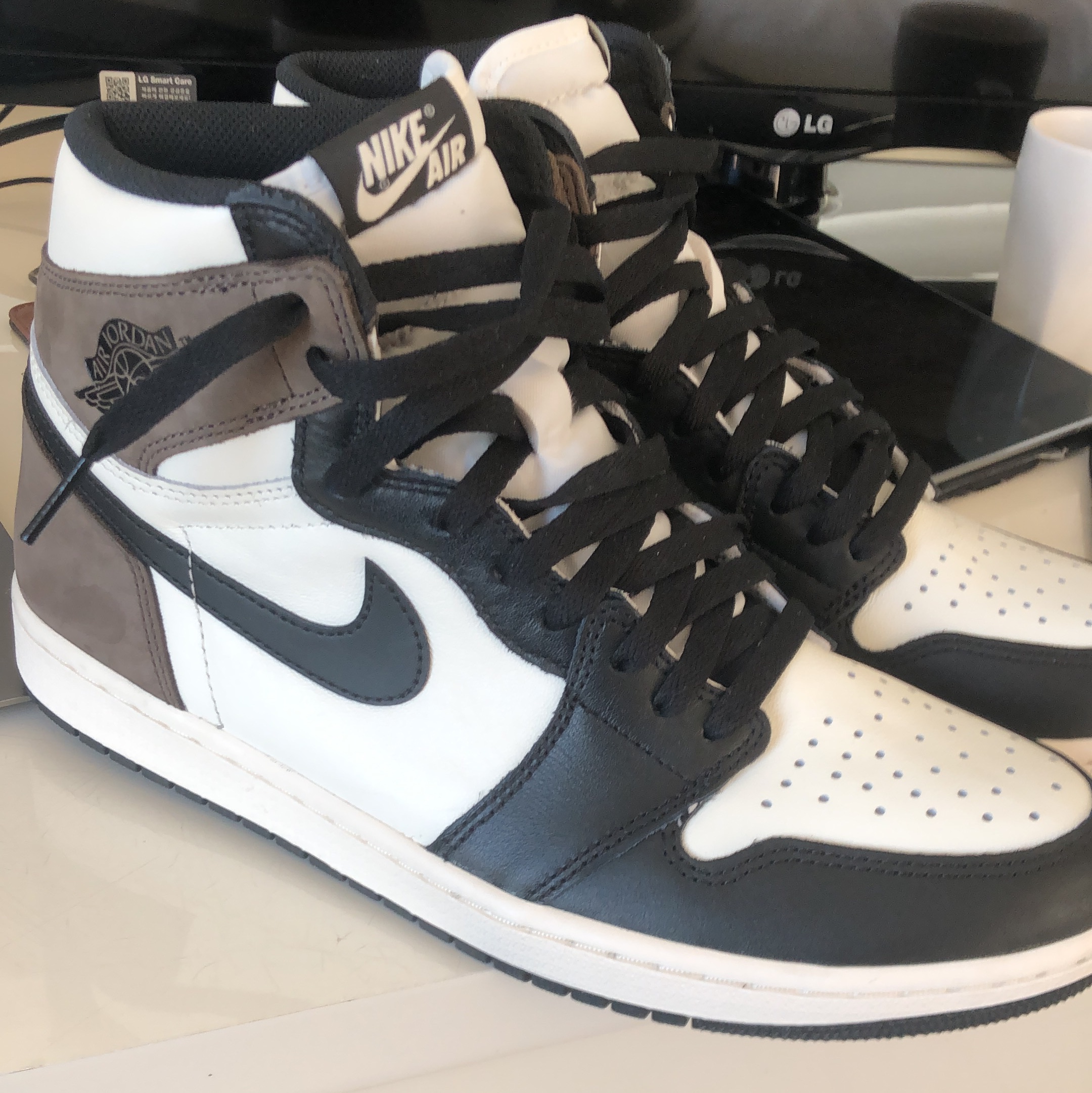 Jordan 1 Retro High OG Black Mocha 착용 스타일