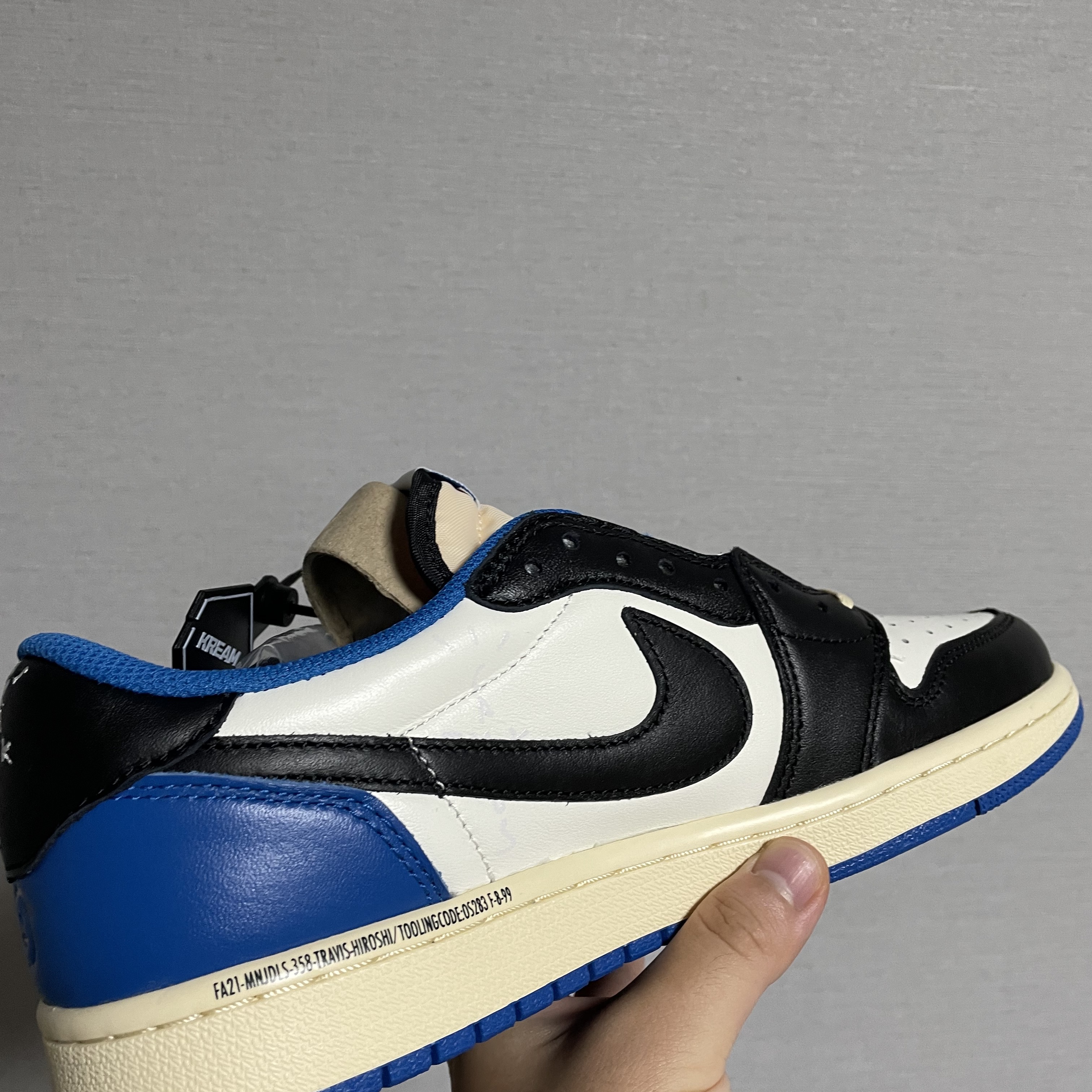Jordan 1 x Travis Scott x Fragment Retro Low OG SP Military Blue 착용 스타일 - 2