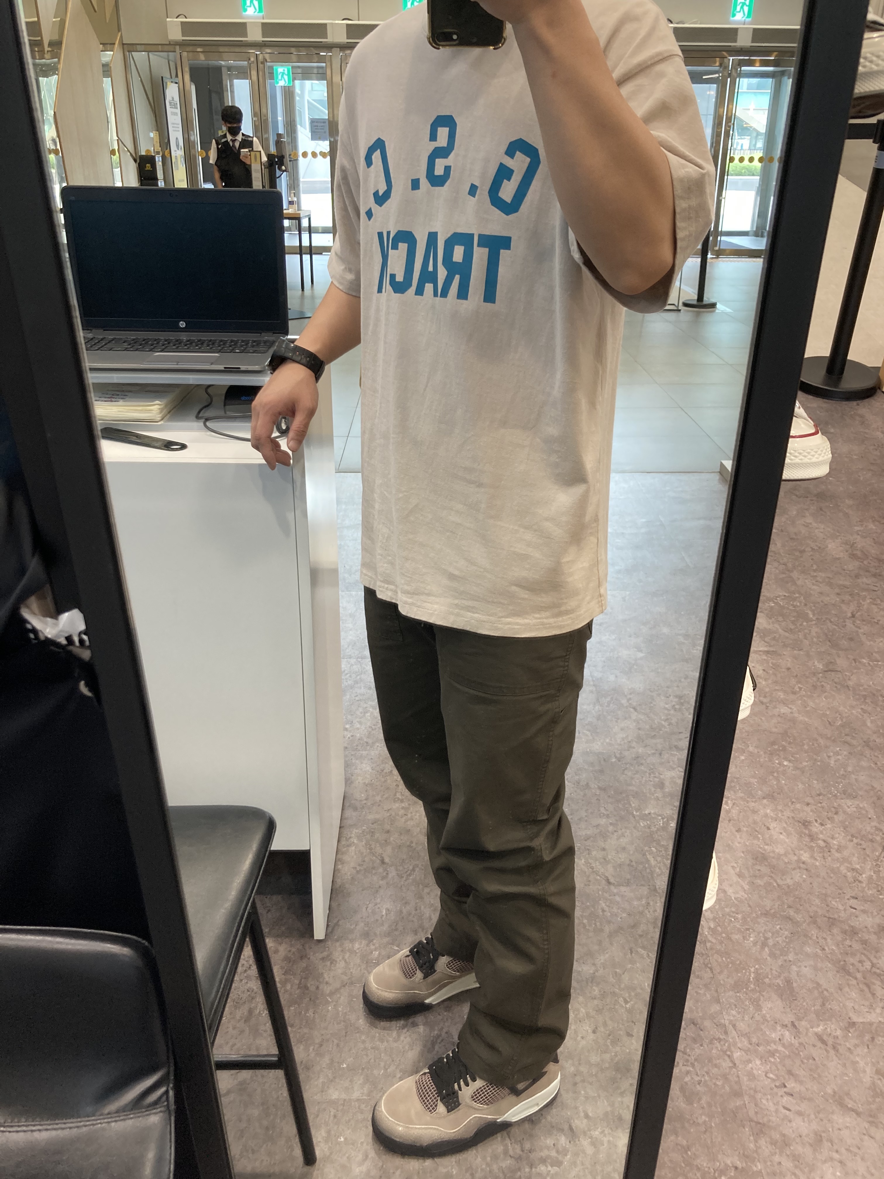Jordan 4 Retro Taupe Haze 착용 스타일