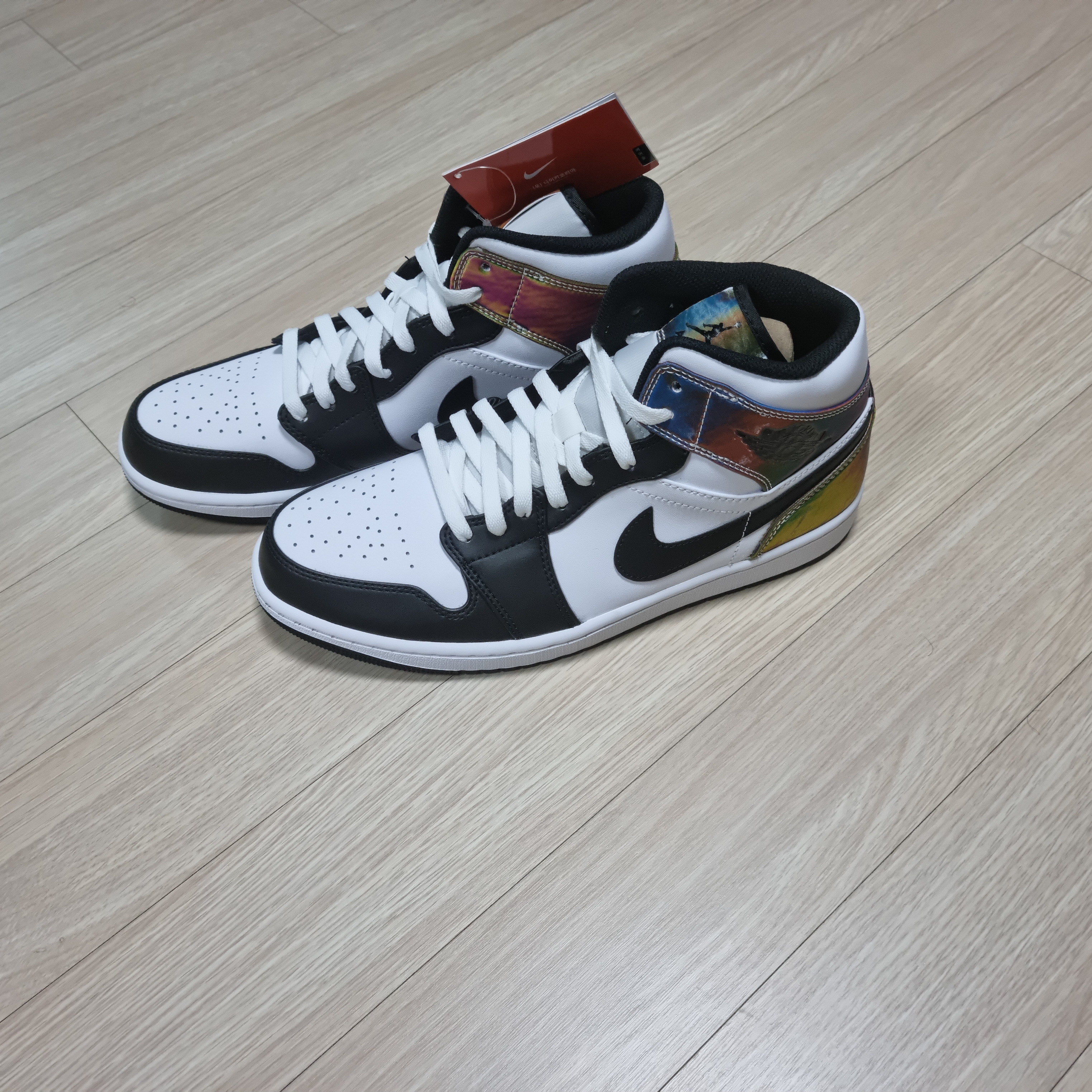 Jordan 1 Mid SE Heat Reactive 착용 스타일 - 1
