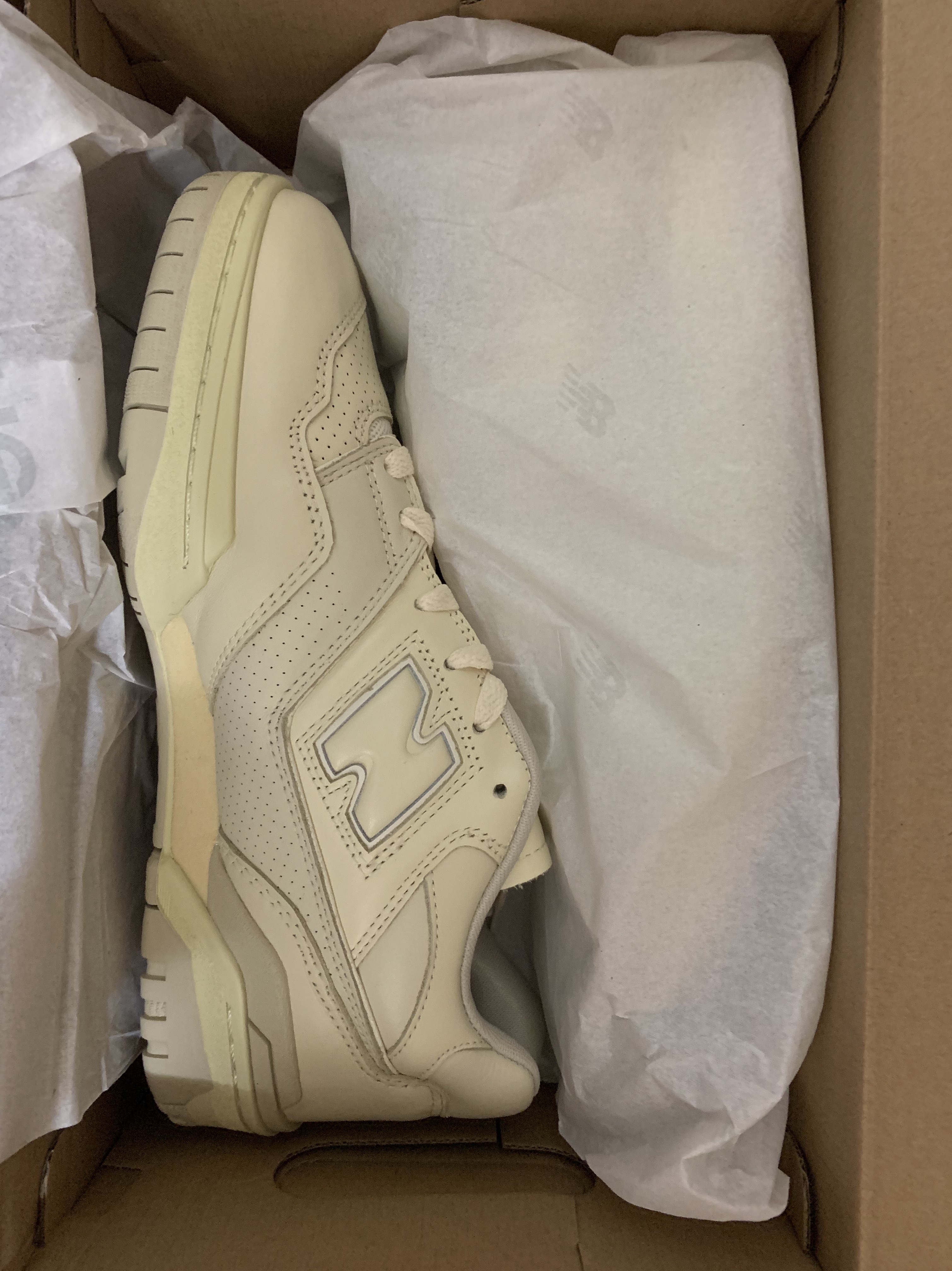 New Balance x Auralee 550 Pisatachio Ecru 착용 스타일