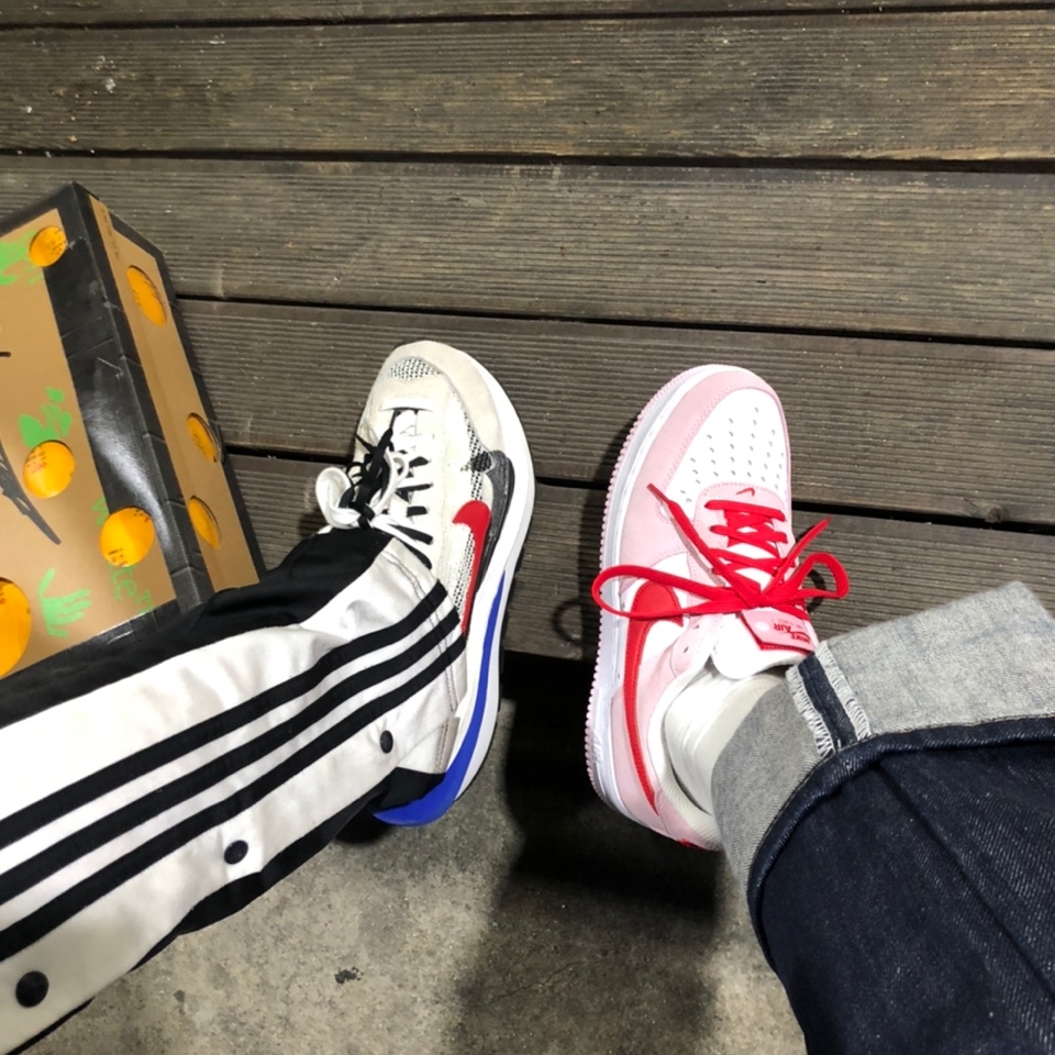 Nike x Sacai VaporWaffle Royal Fuchsia, Nike Air Force 1 '07 QS Valentine's Day 착용 스타일