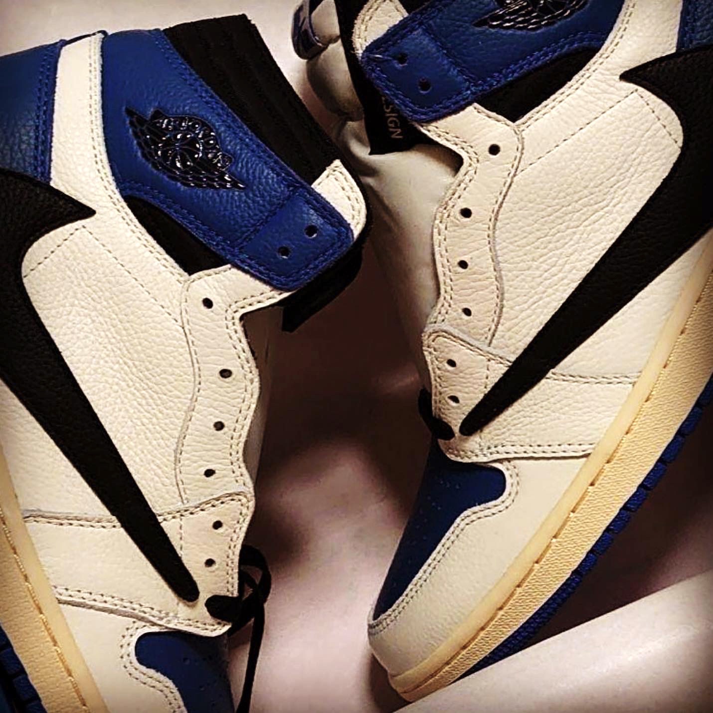 Jordan 1 x Travis Scott x Fragment Retro High OG SP Military Blue 착용 스타일