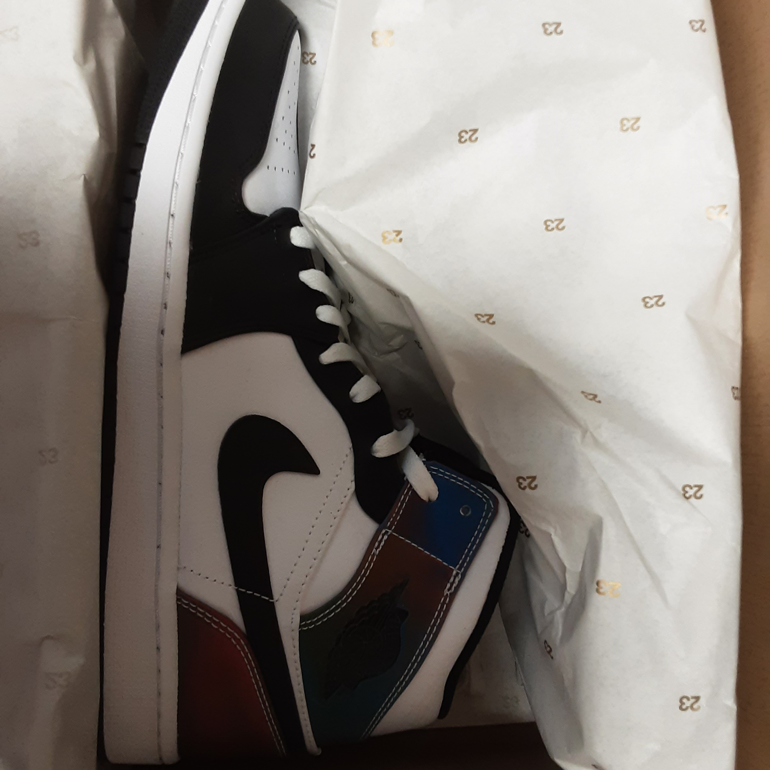 Jordan 1 Mid SE Heat Reactive 착용 스타일 - 1