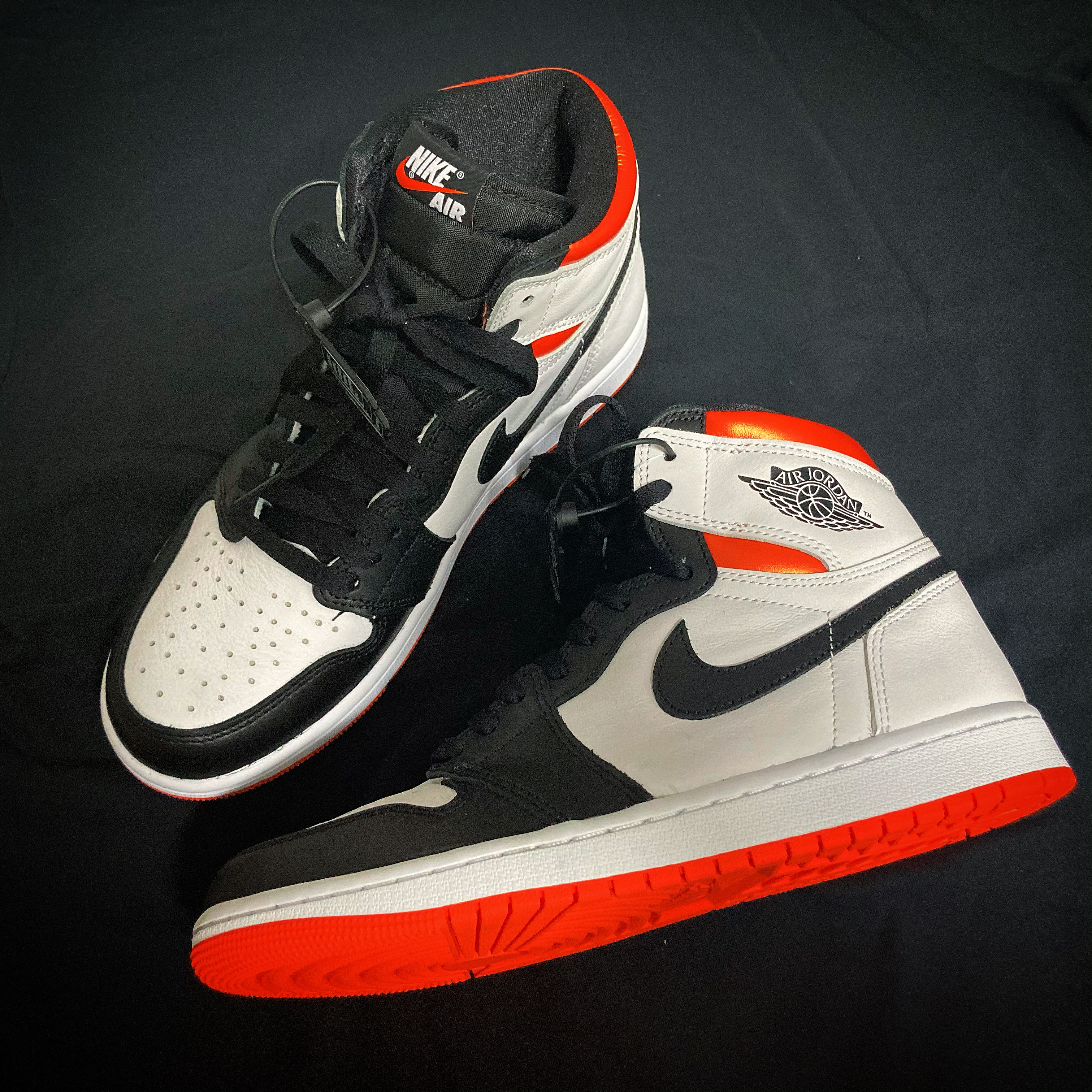 Jordan 1 Retro High OG Electro Orange 착용 스타일