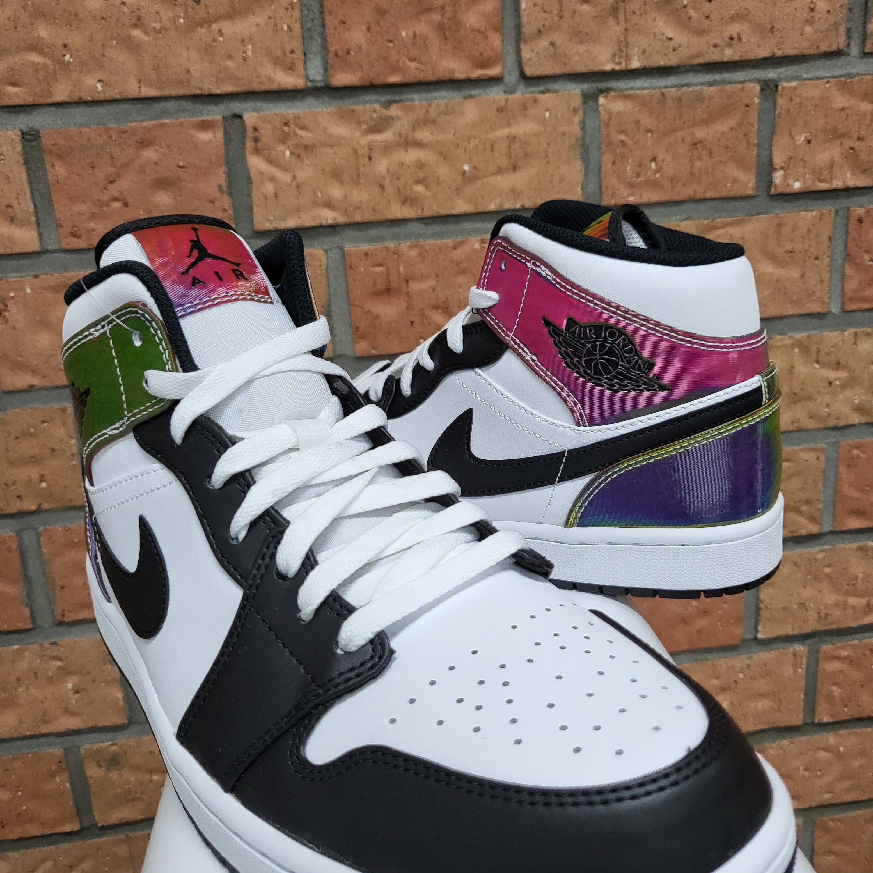 Jordan 1 Mid SE Heat Reactive 착용 스타일