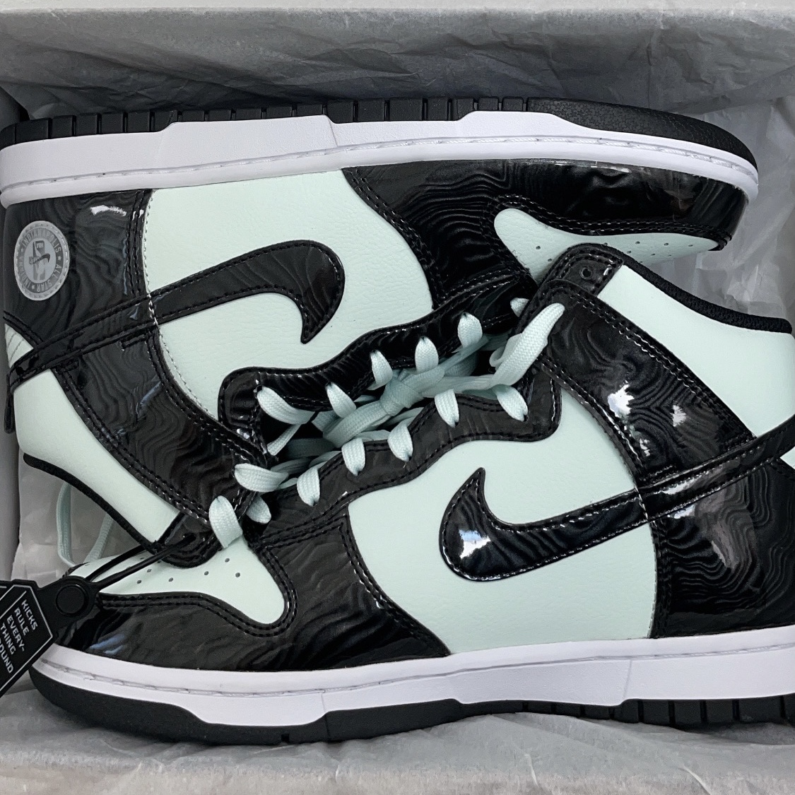 Nike Dunk High Barely Green 착용 스타일