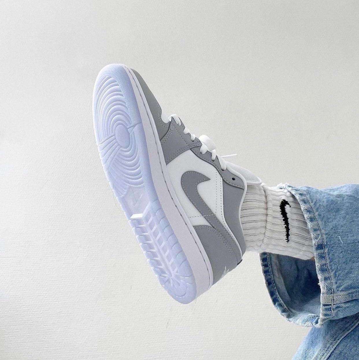 (W) Jordan 1 Low White Wolf Grey 착용 스타일