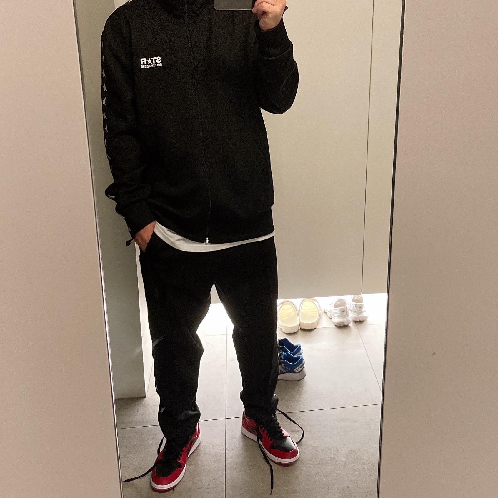 Jordan 1 Low Varsity Red 착용 스타일 - 1