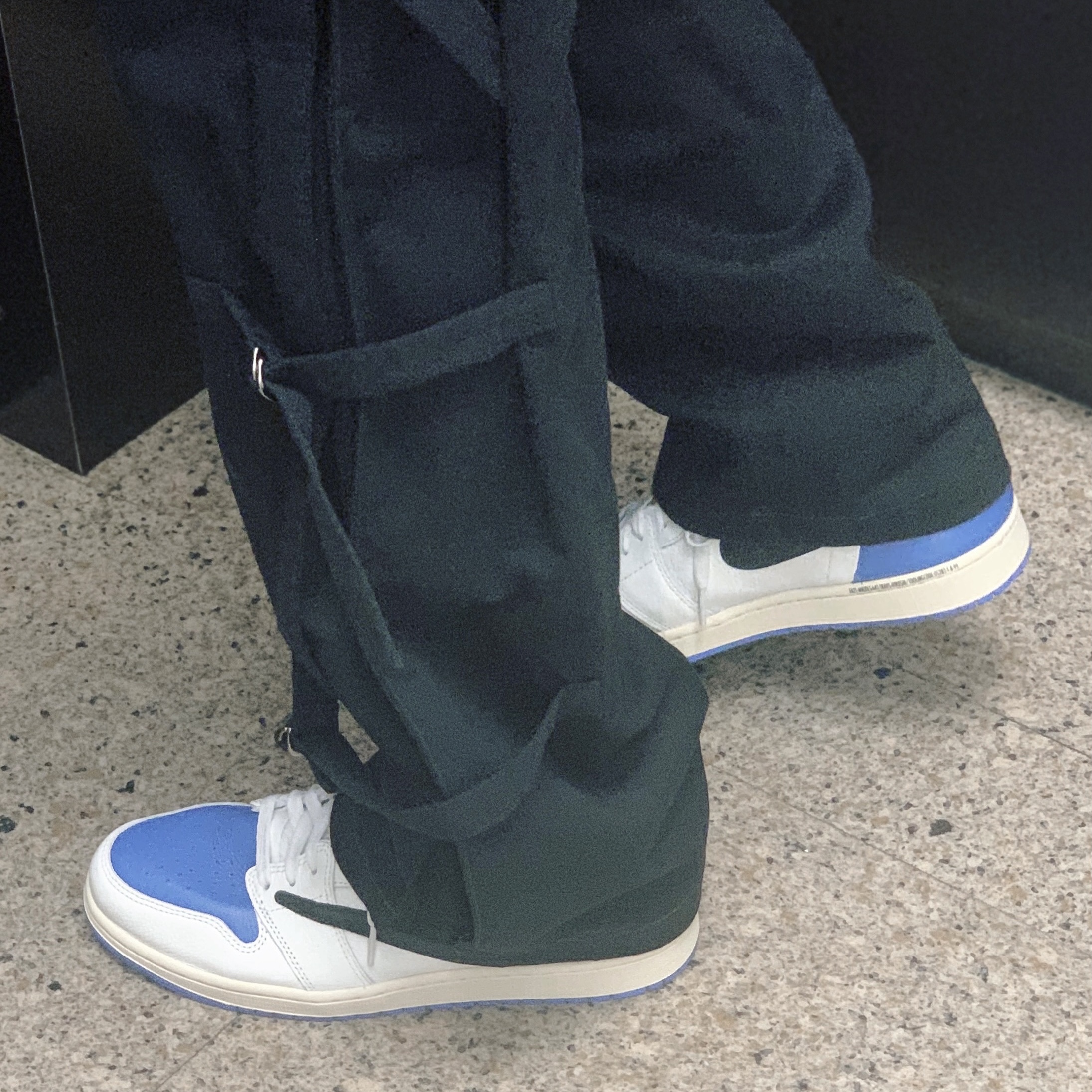 Jordan 1 x Travis Scott x Fragment Retro High OG SP Military Blue 착용 스타일 - 2