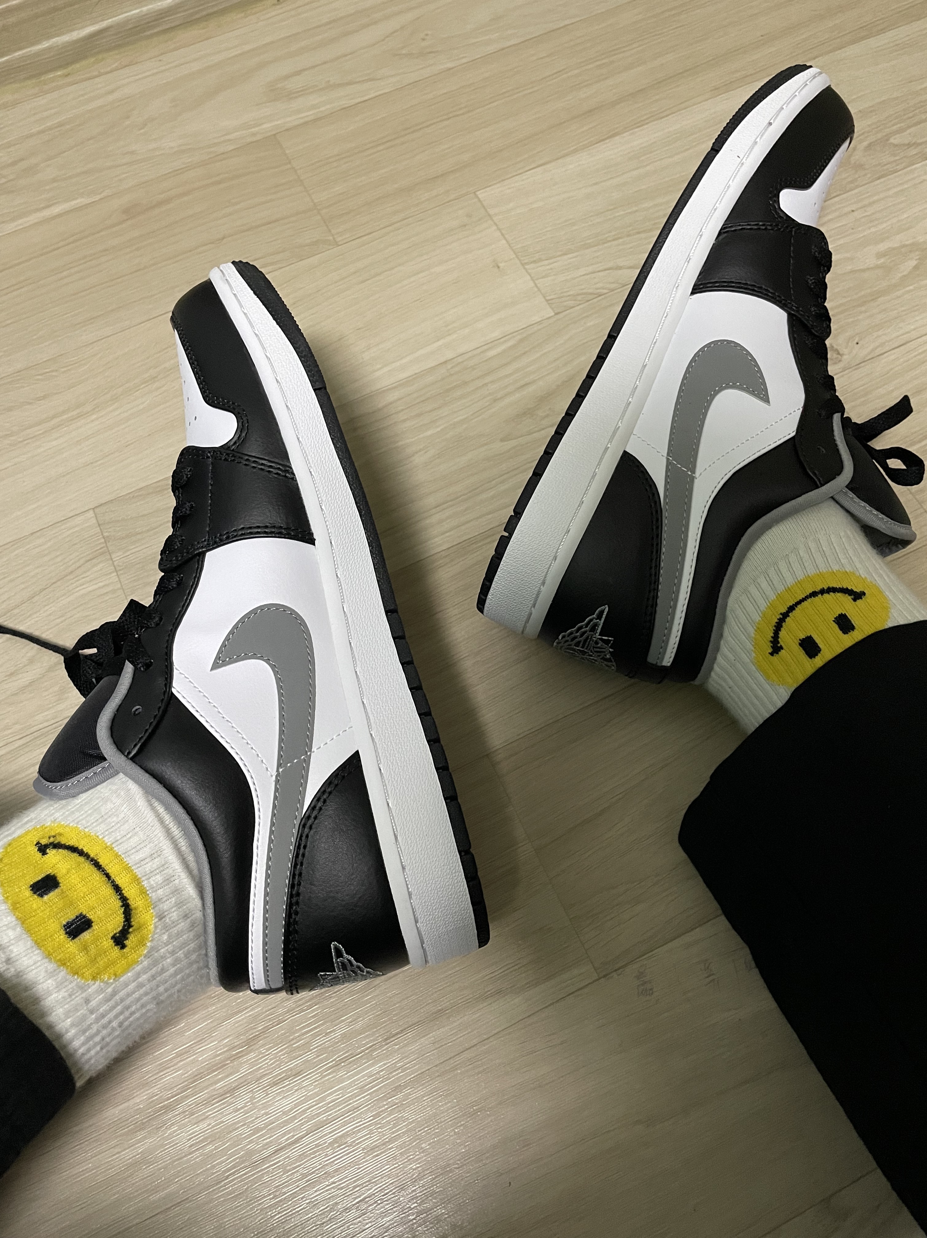 Jordan 1 Low Black Particle Grey 착용 스타일
