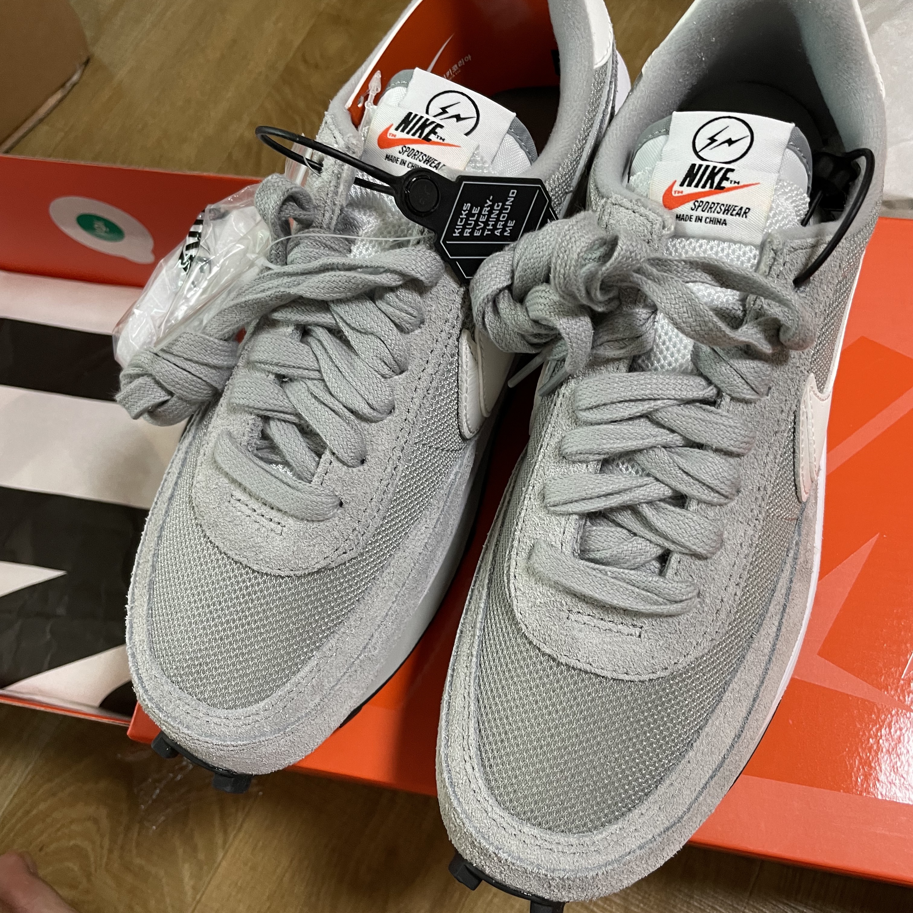 Nike x Sacai x Fragment LDWaffle Light Smoke Grey 착용 스타일 - 4