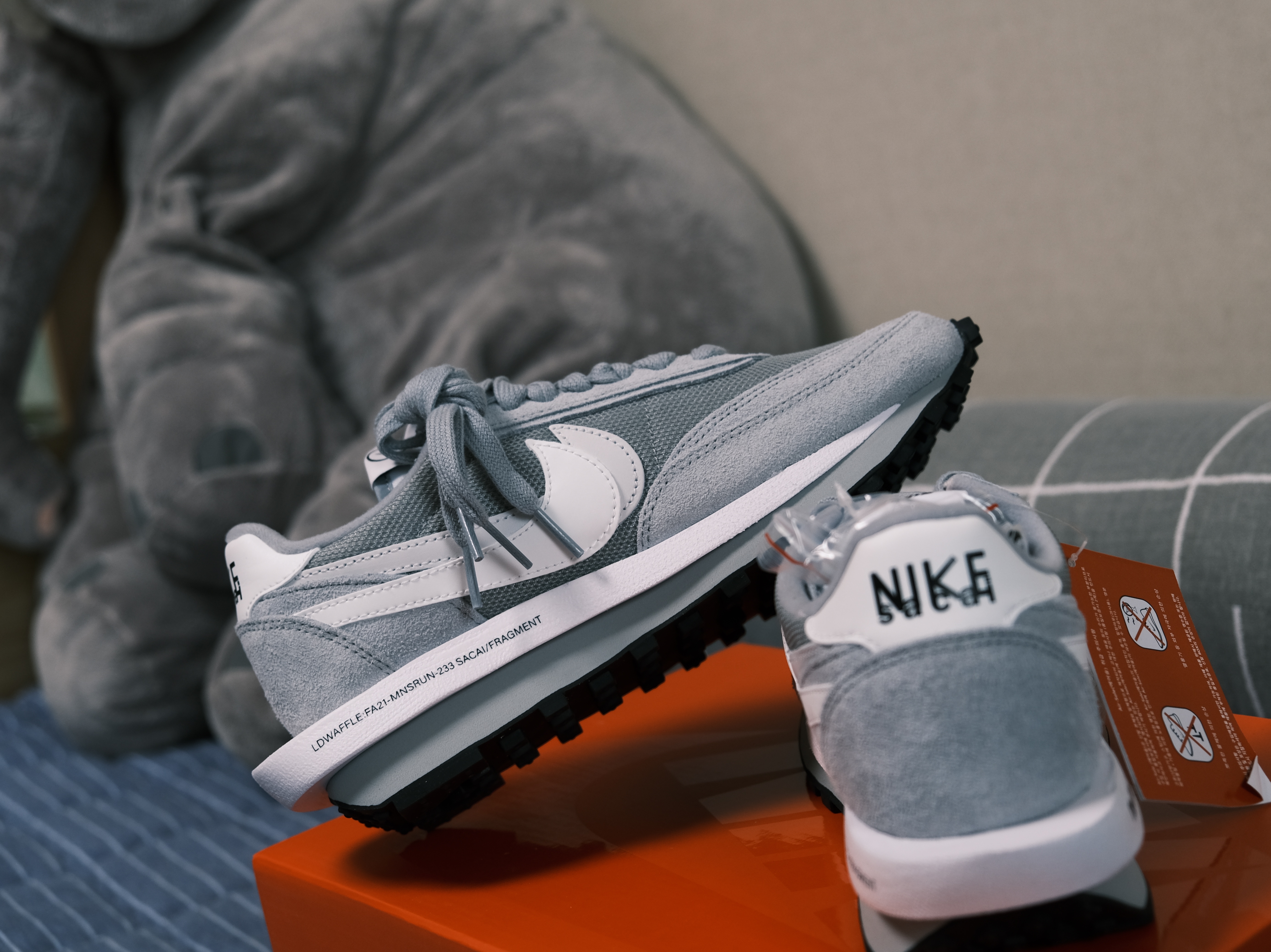 Nike x Sacai x Fragment LDWaffle Light Smoke Grey 착용 스타일 - 1