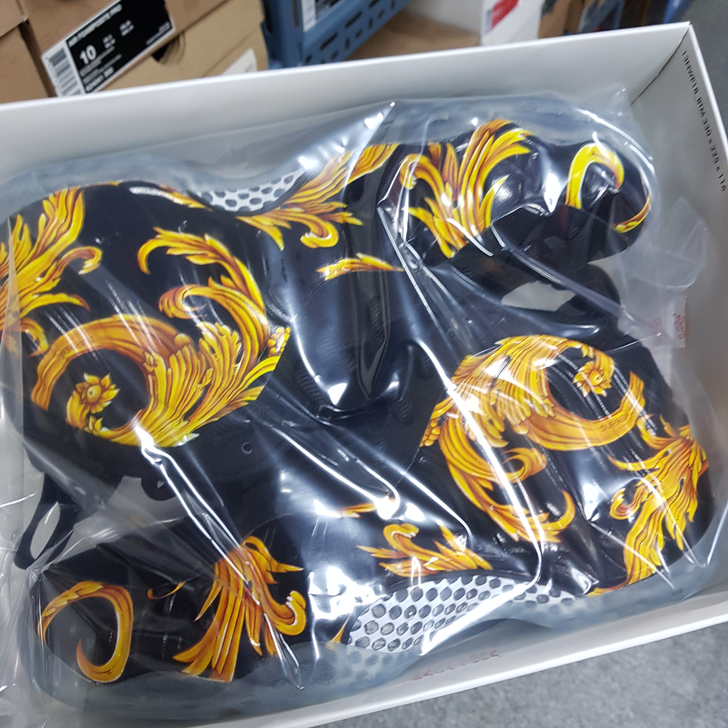 Nike x Supreme Air Foamposite One Black 착용 스타일 - 1