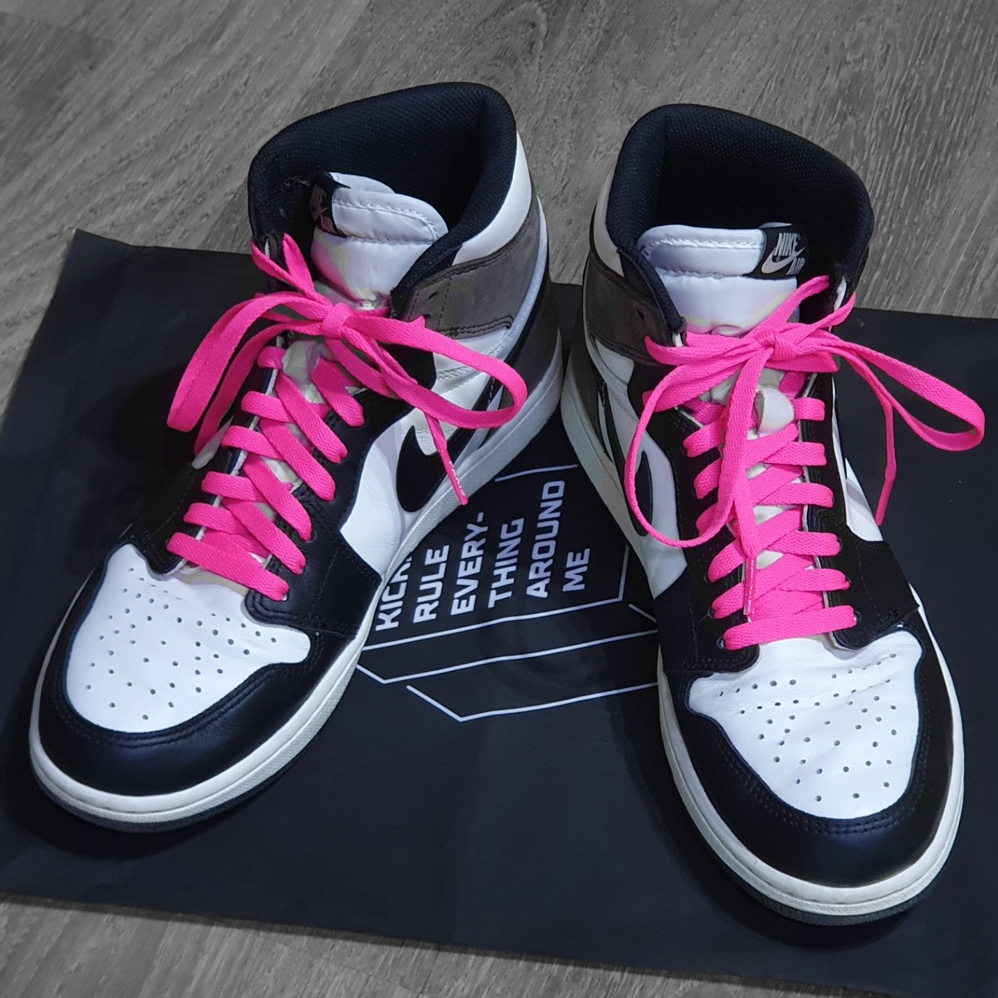 Jordan 1 Retro High OG Black Mocha 착용 스타일