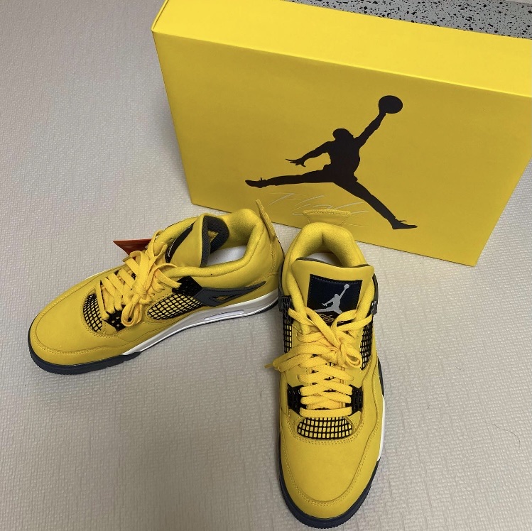 Jordan 4 Retro Tour Yellow 착용 스타일