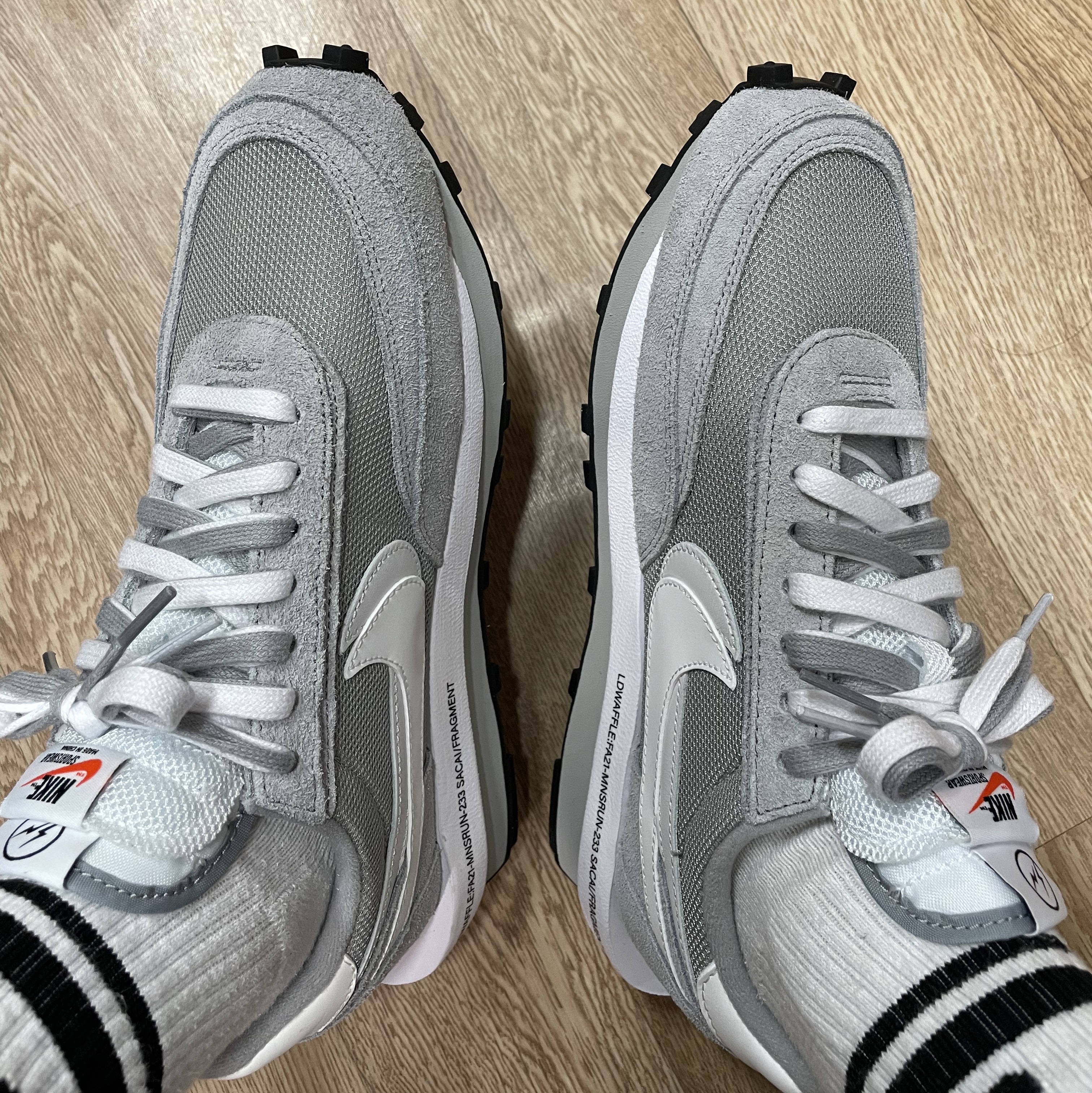 Nike x Sacai x Fragment LDWaffle Light Smoke Grey 착용 스타일 - 2