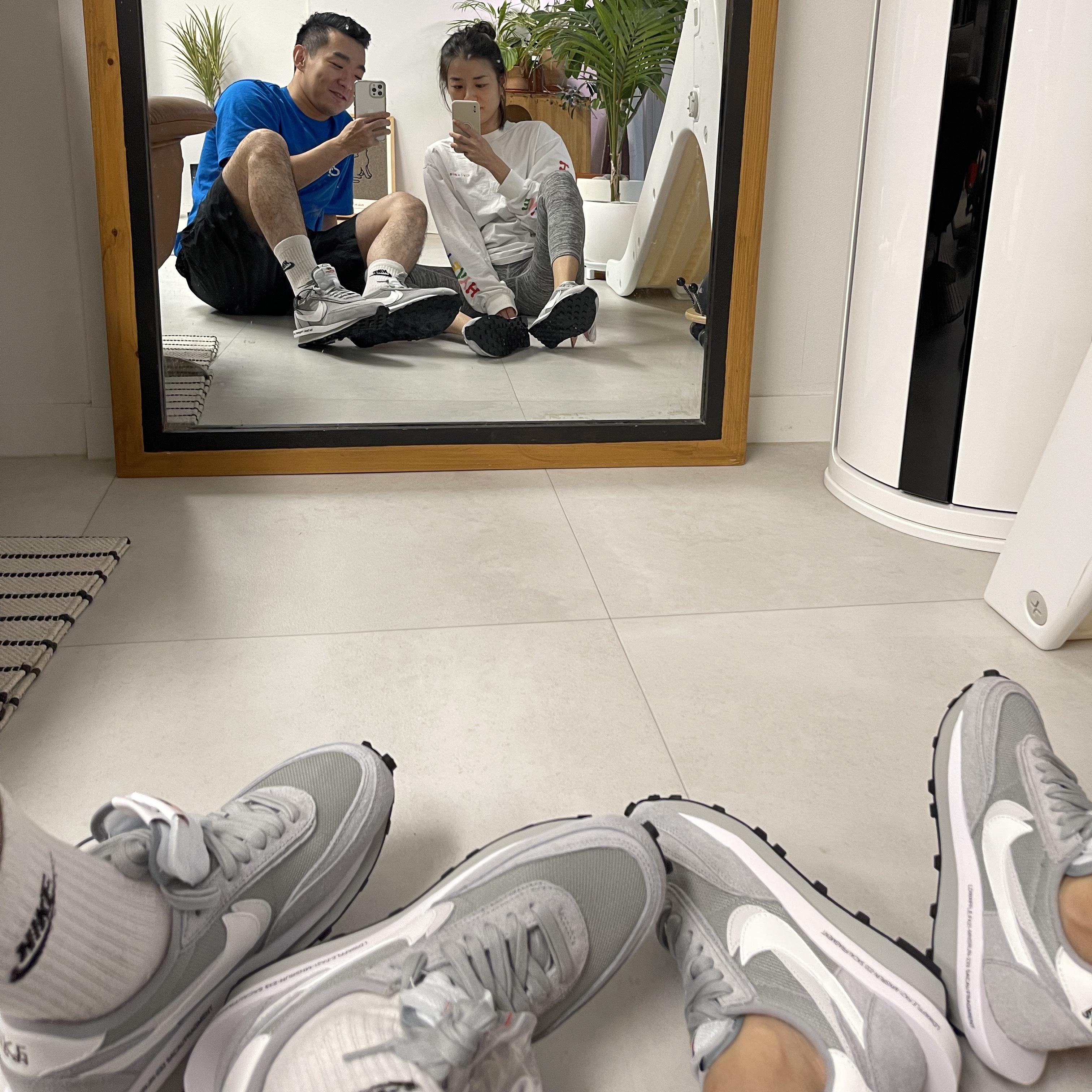 Nike x Sacai x Fragment LDWaffle Light Smoke Grey 착용 스타일 - 2