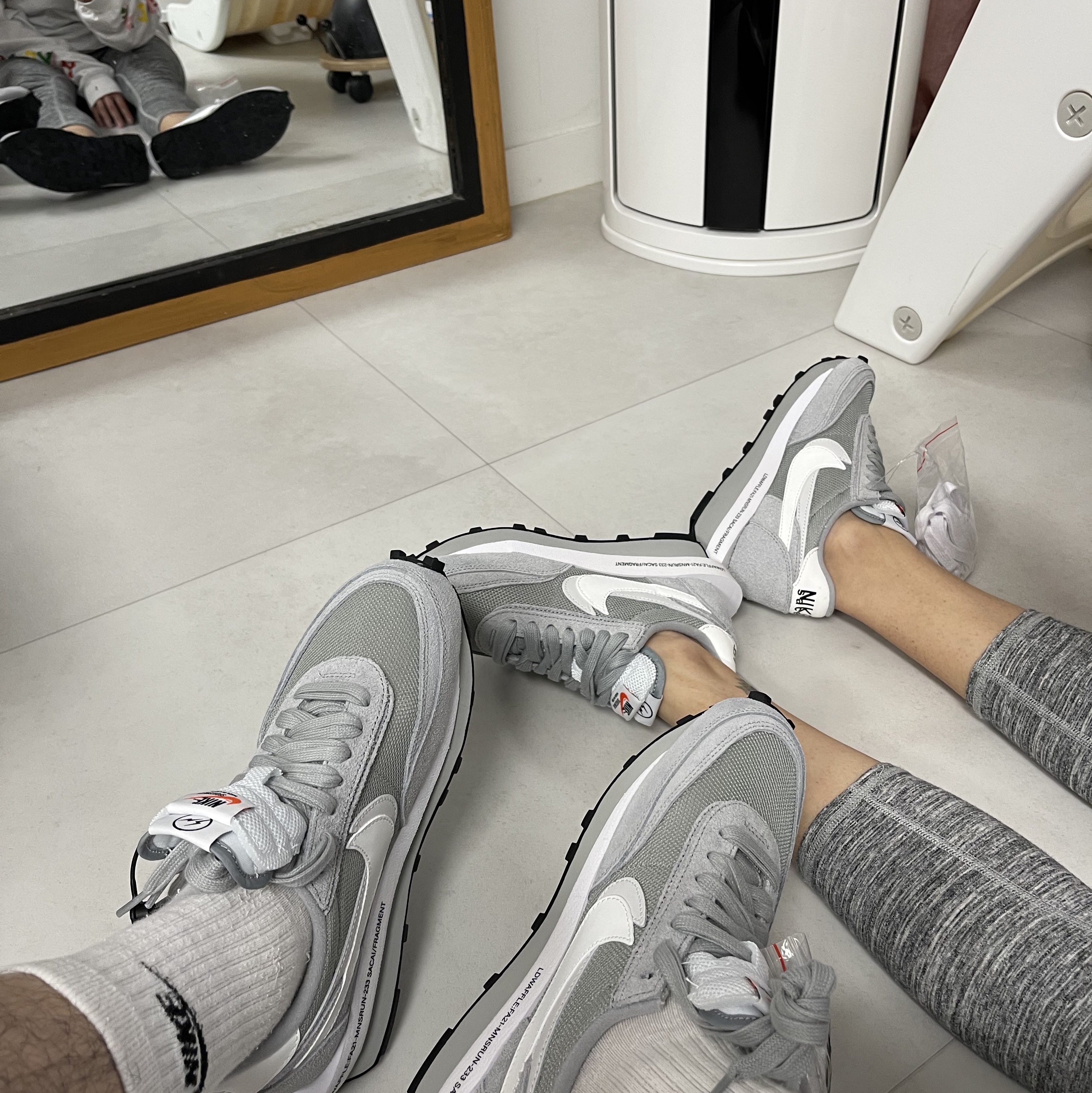 Nike x Sacai x Fragment LDWaffle Light Smoke Grey 착용 스타일 - 3