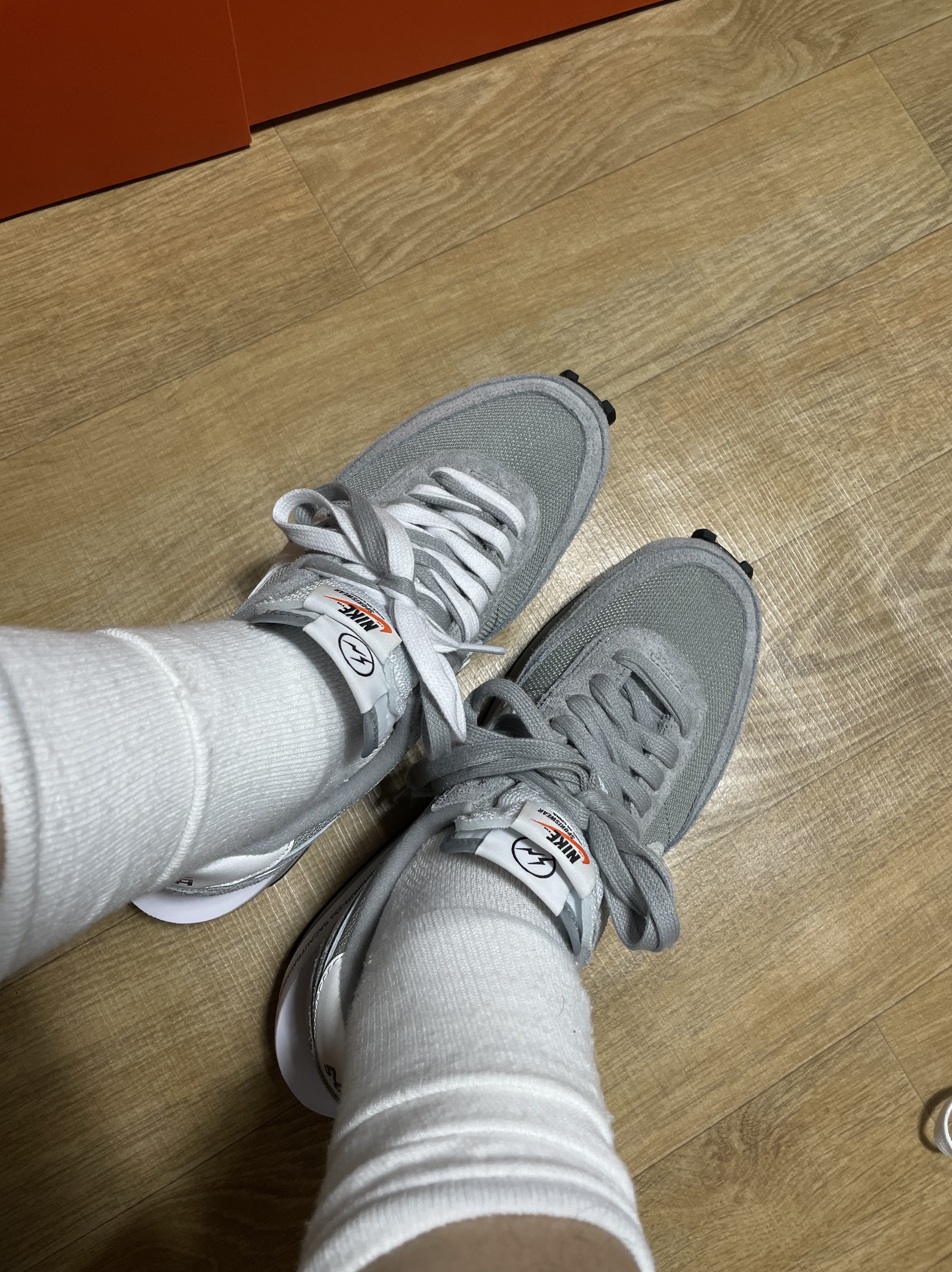Nike x Sacai x Fragment LDWaffle Light Smoke Grey 착용 스타일 - 2