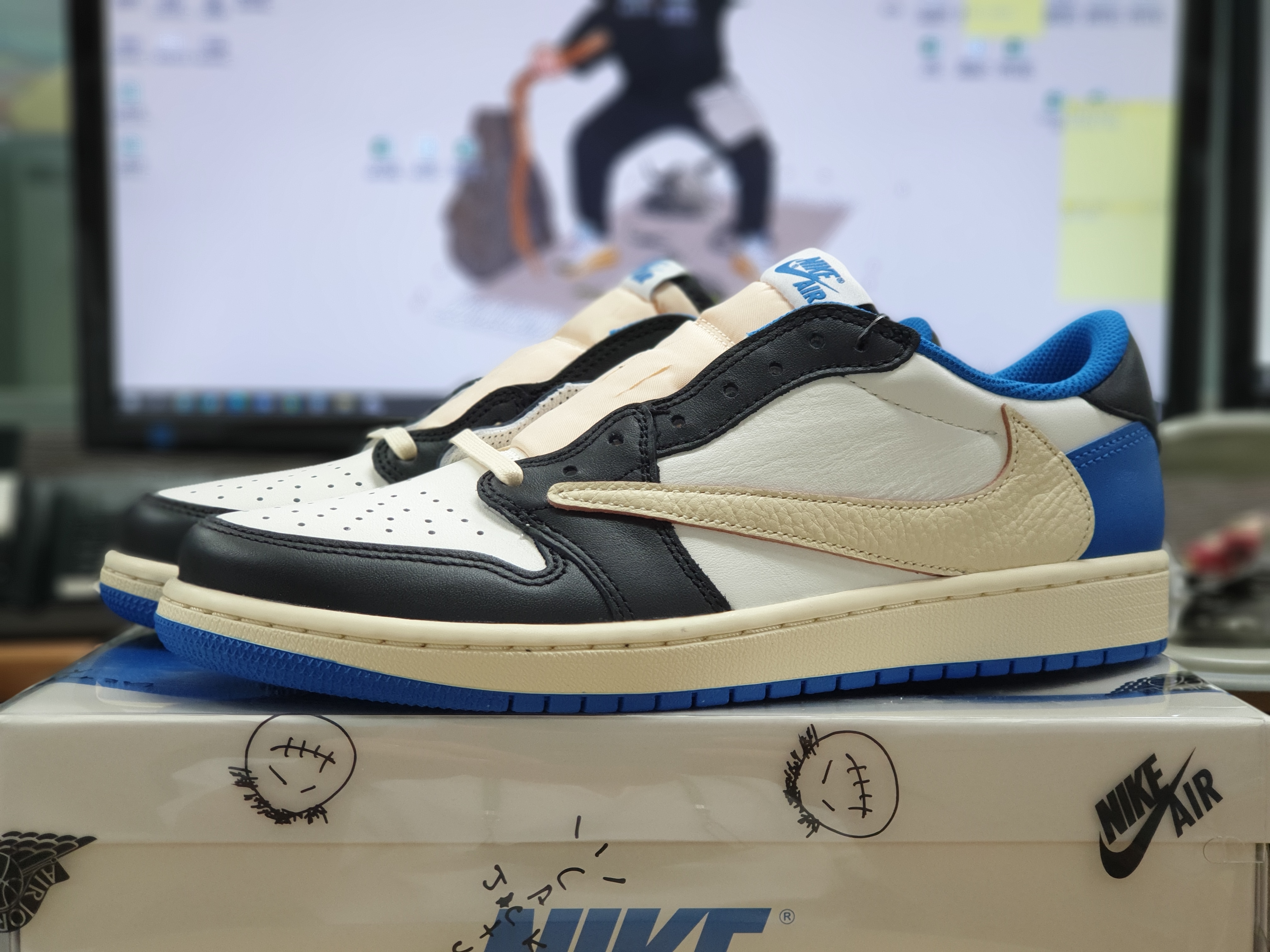 Jordan 1 x Travis Scott x Fragment Retro Low OG SP Military Blue 착용 스타일