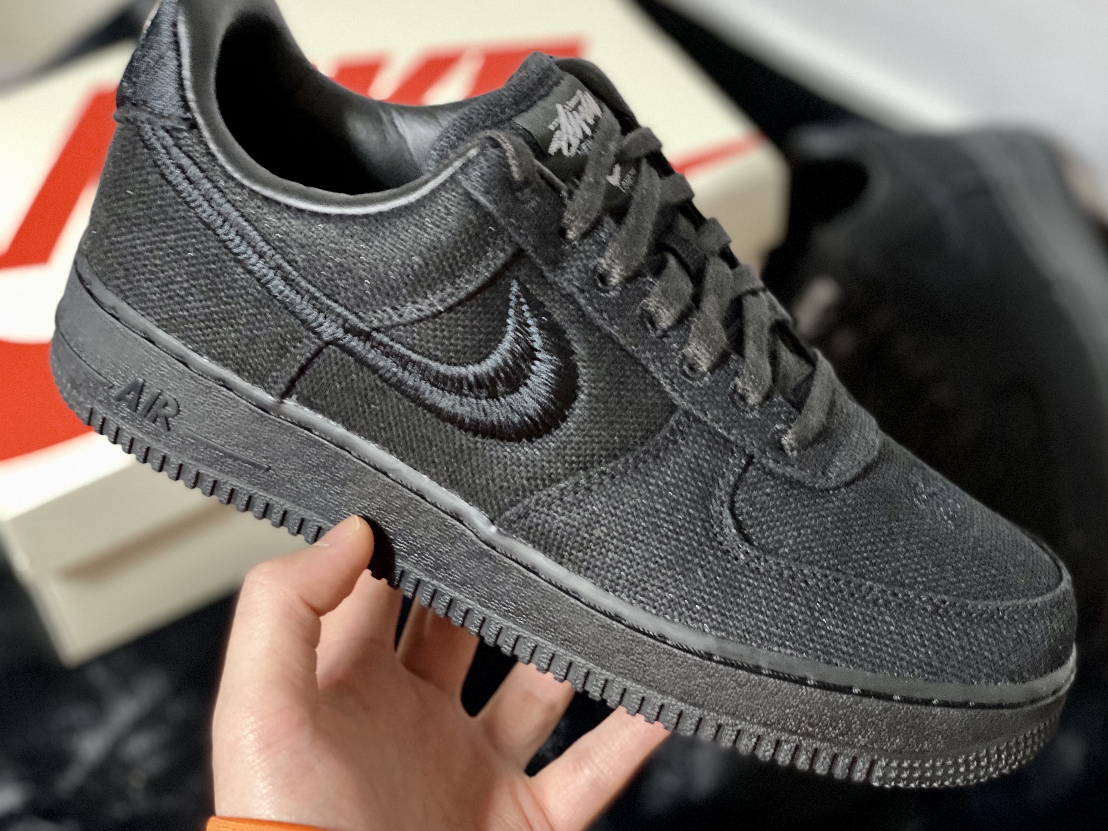 Nike x Stussy Air Force 1 Low Triple Black 착용 스타일 - 1