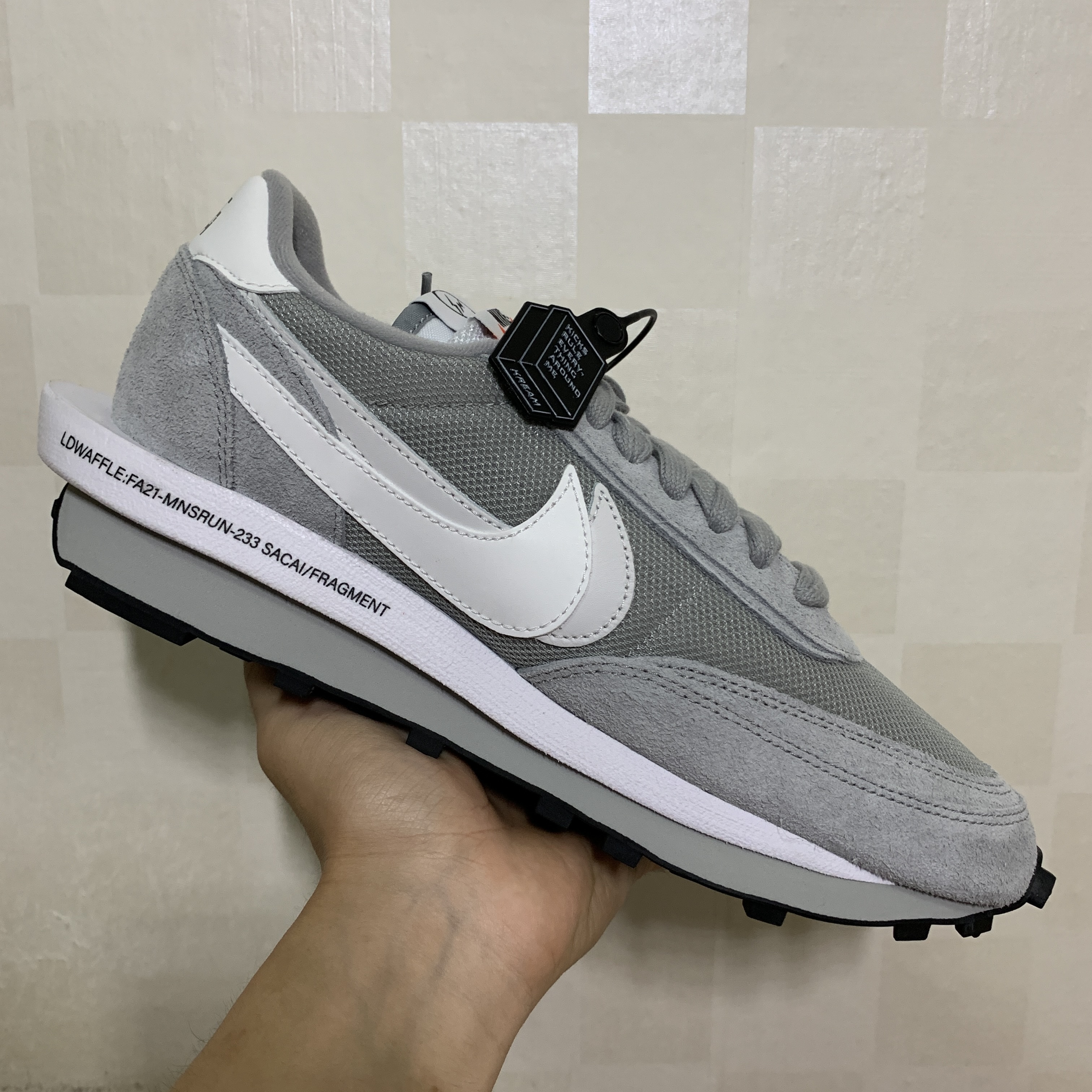 Nike x Sacai x Fragment LDWaffle Light Smoke Grey, Jordan 1 Retro High OG CO.JP Midnight Navy 착용 스타일 - 1