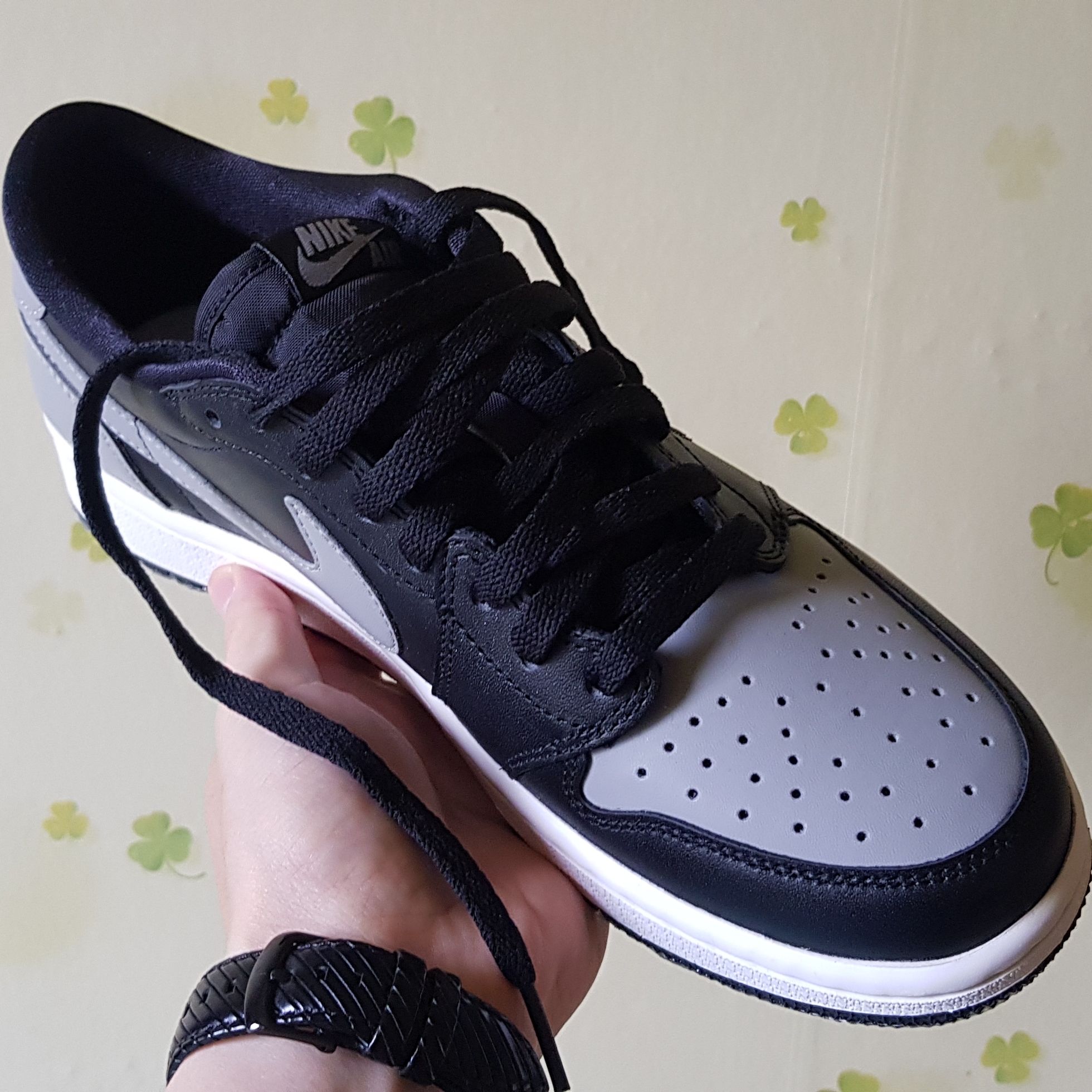 Jordan 1 Retro Low OG Shadow 2015, Nike x Stussy International Beach Crew T-Shirt Black - Asia 착용 스타일 - 3
