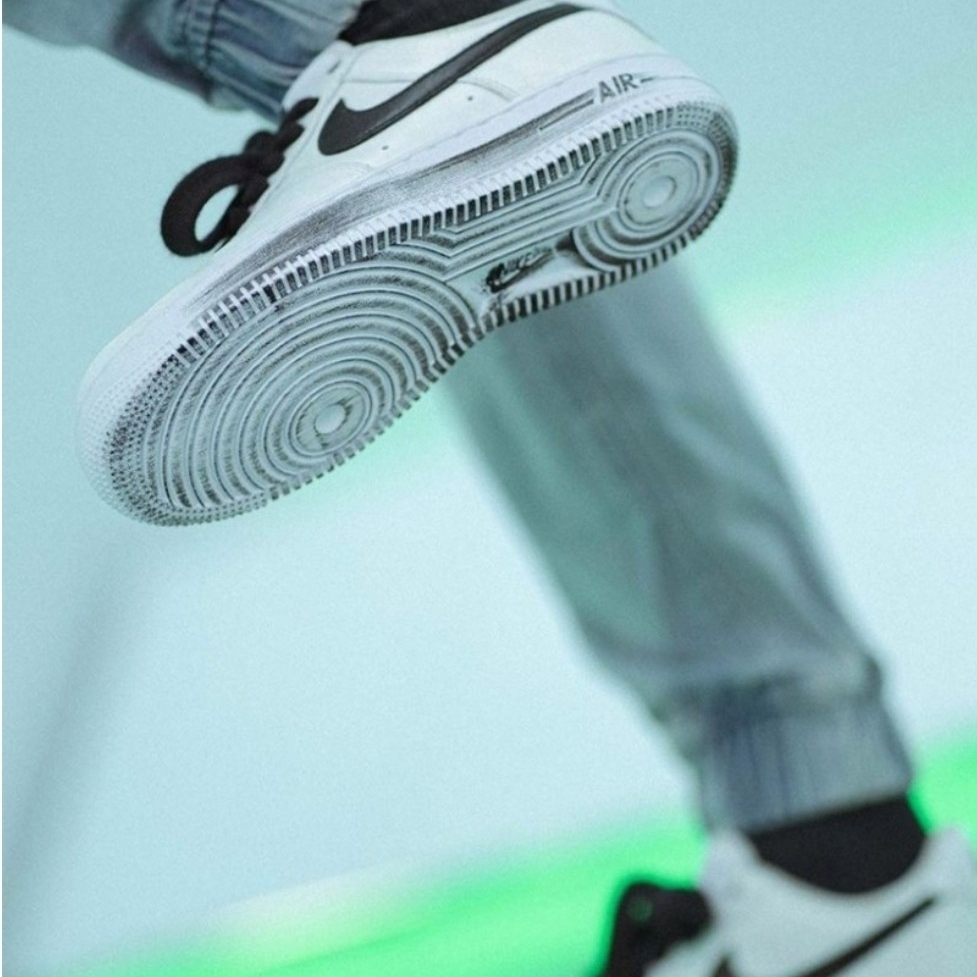 Nike x Peaceminusone Air Force 1 Low Para-Noise 2.0 착용 스타일 - 2