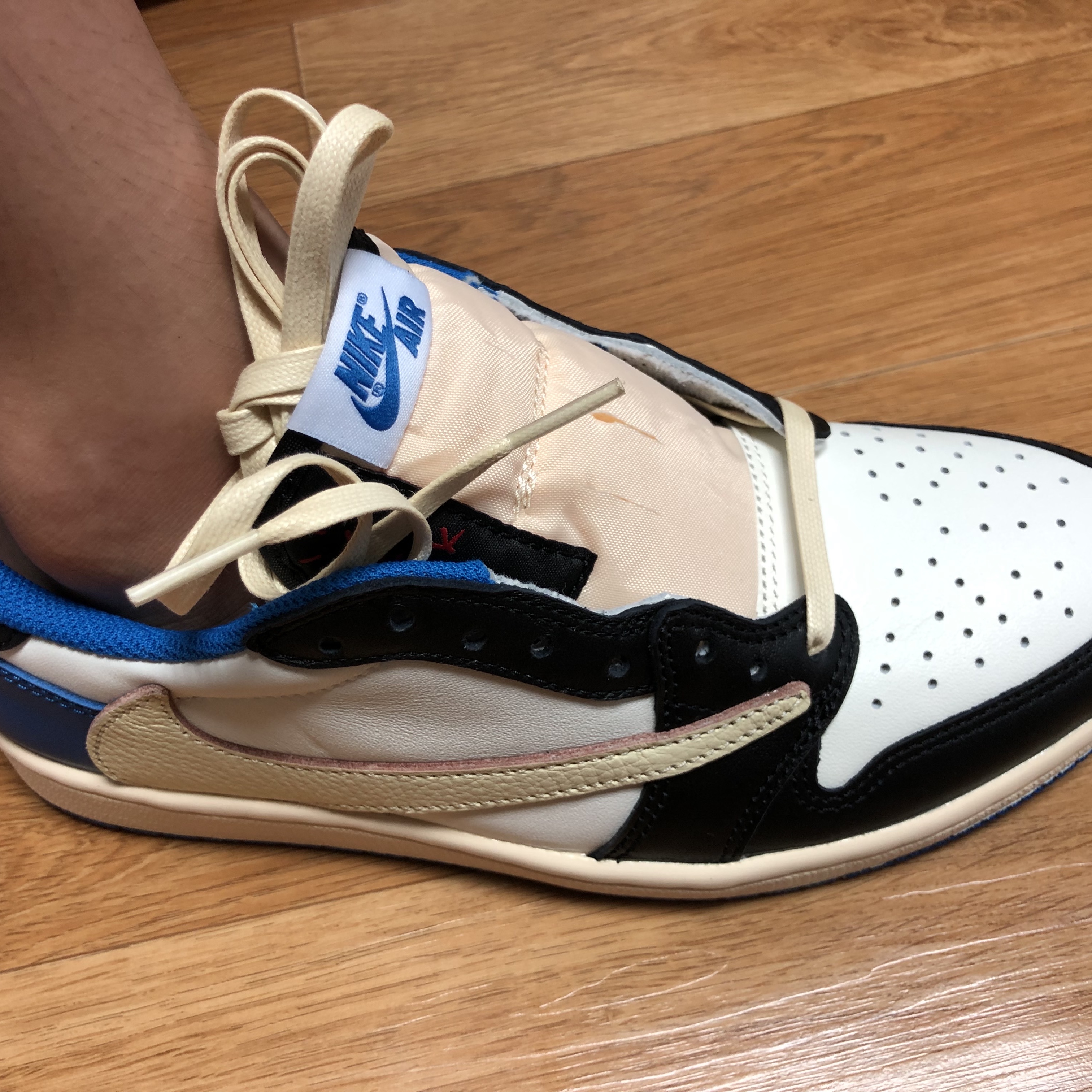 Jordan 1 x Travis Scott x Fragment Retro Low OG SP Military Blue 착용 스타일