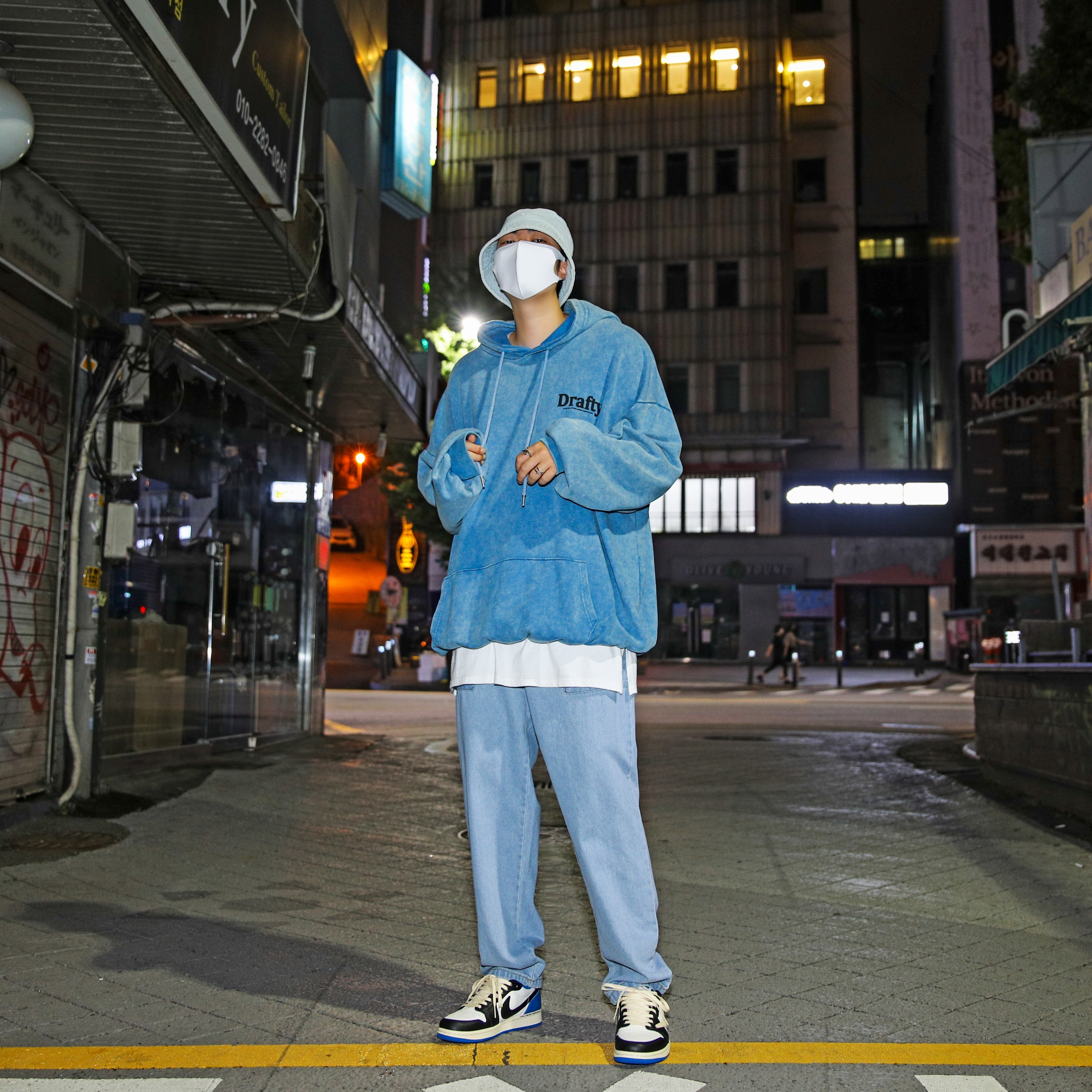 Jordan 1 x Travis Scott x Fragment Retro Low OG SP Military Blue 착용 스타일