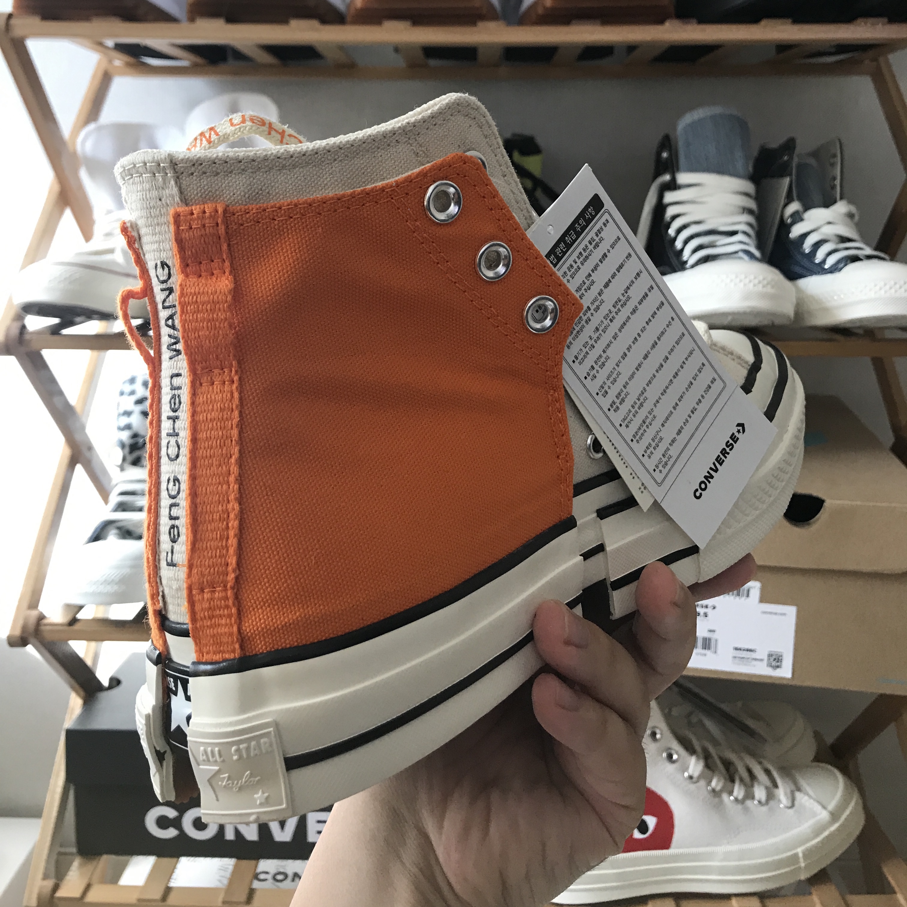 Converse x Feng Chen Wang Chuck 70 2-in-1 Natural Ivory Black, Converse x Feng Chen Wang Chuck 70 2-in-1 Persimmon Orange 착용 스타일 - 3