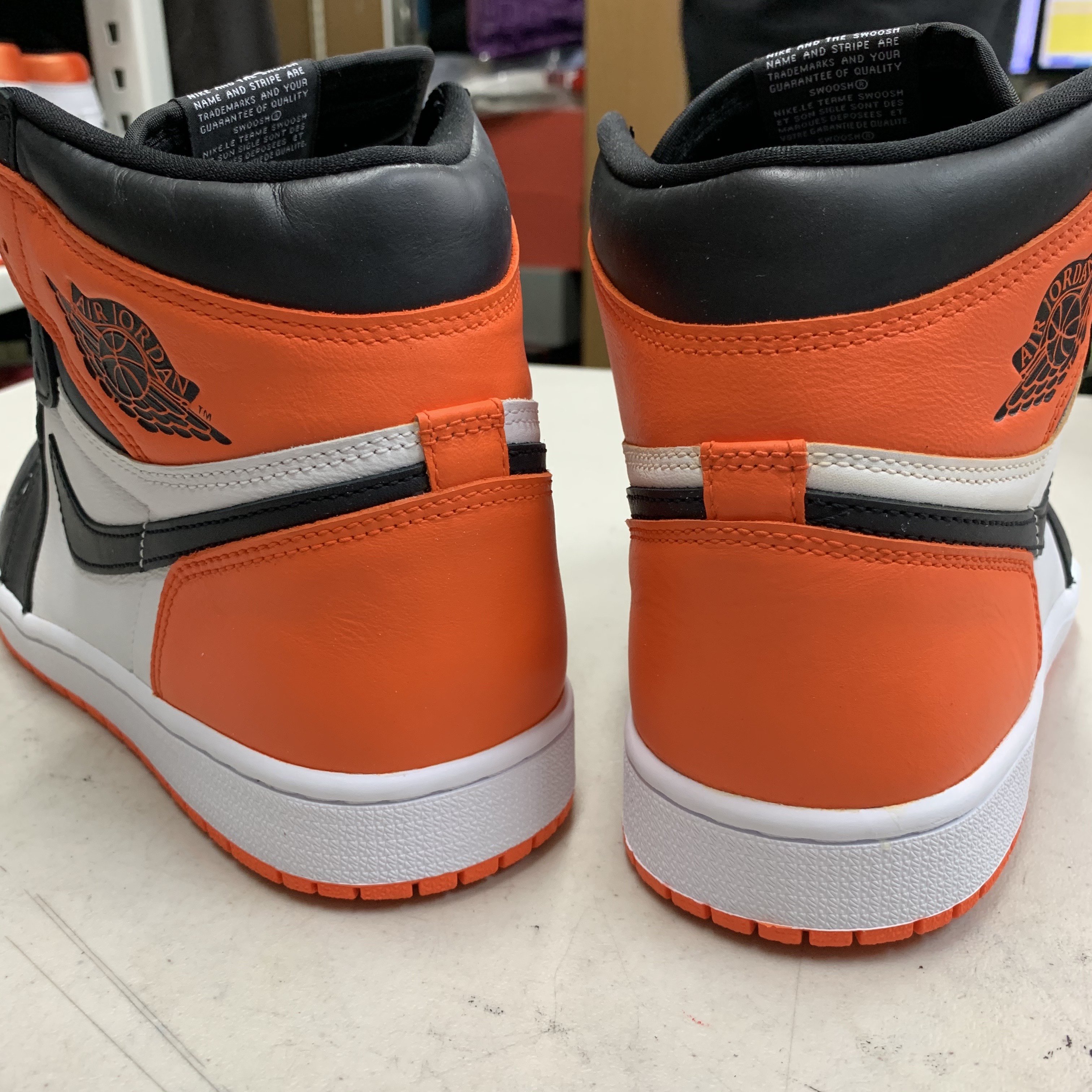 Jordan 1 Retro High OG Electro Orange 착용 스타일 - 3