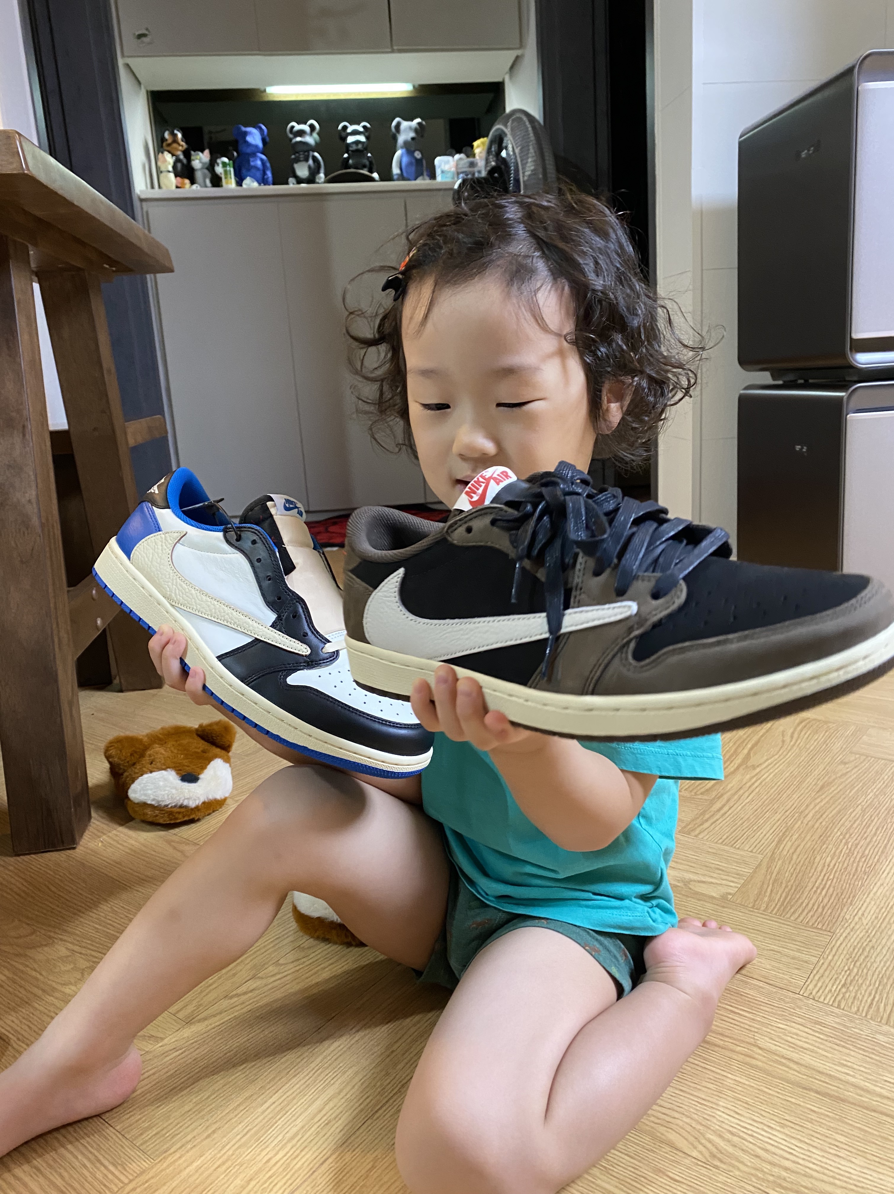Jordan 1 x Travis Scott x Fragment Retro Low OG SP Military Blue, Jordan 1 x Travis Scott Retro Low OG SP Mocha 착용 스타일 - 2