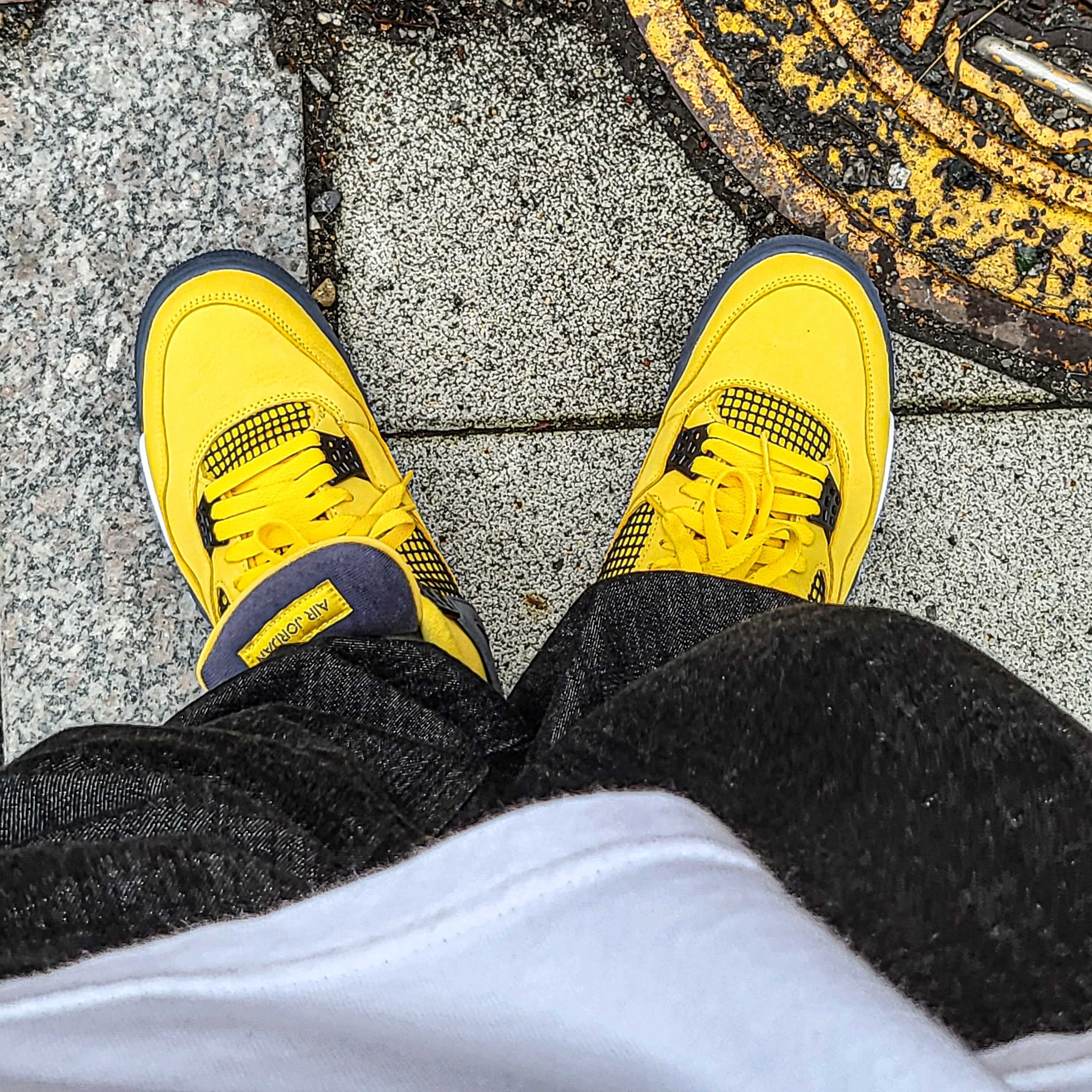 Jordan 4 Retro Tour Yellow 착용 스타일