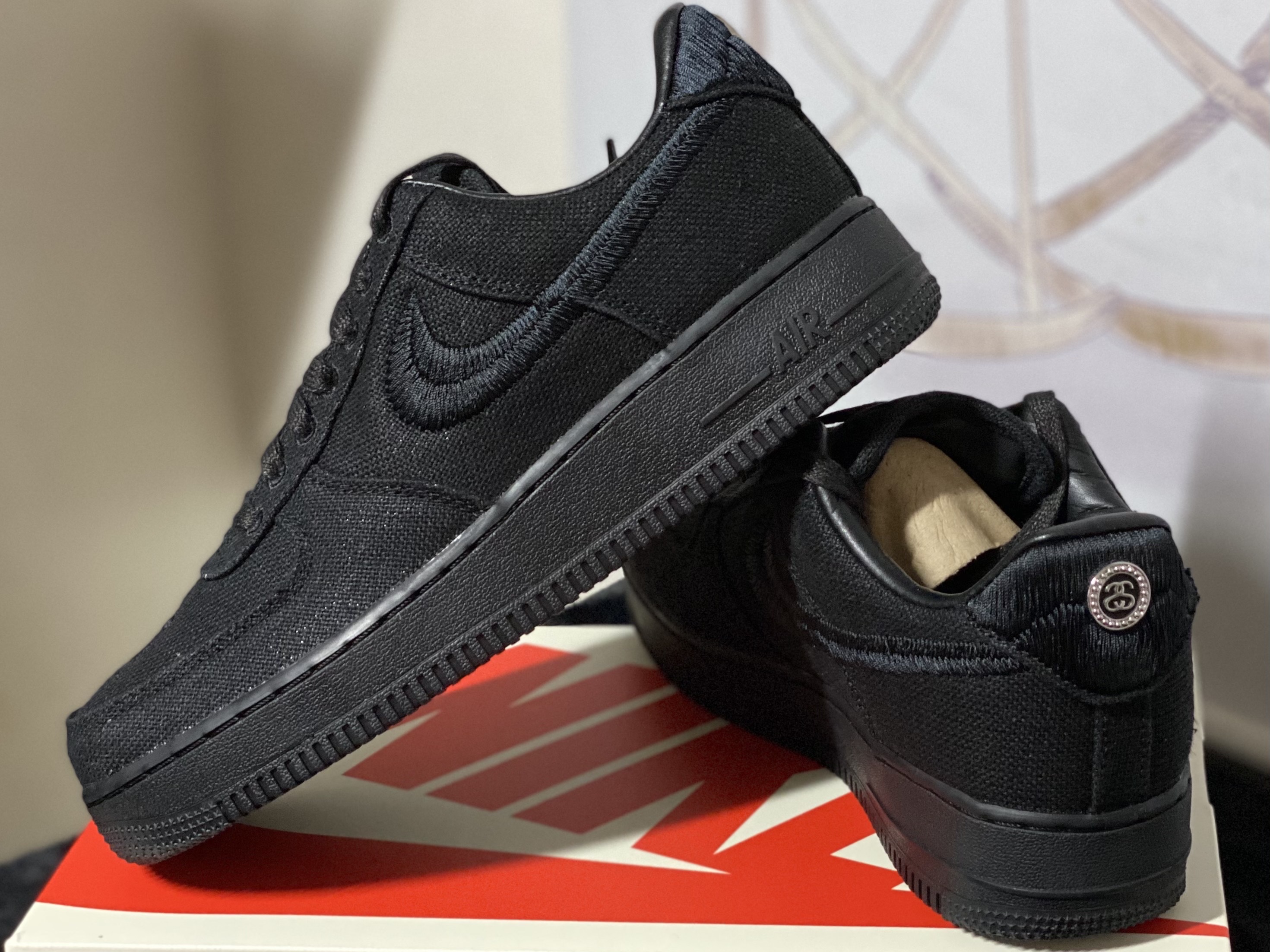 Nike x Stussy Air Force 1 Low Triple Black 착용 스타일 - 3
