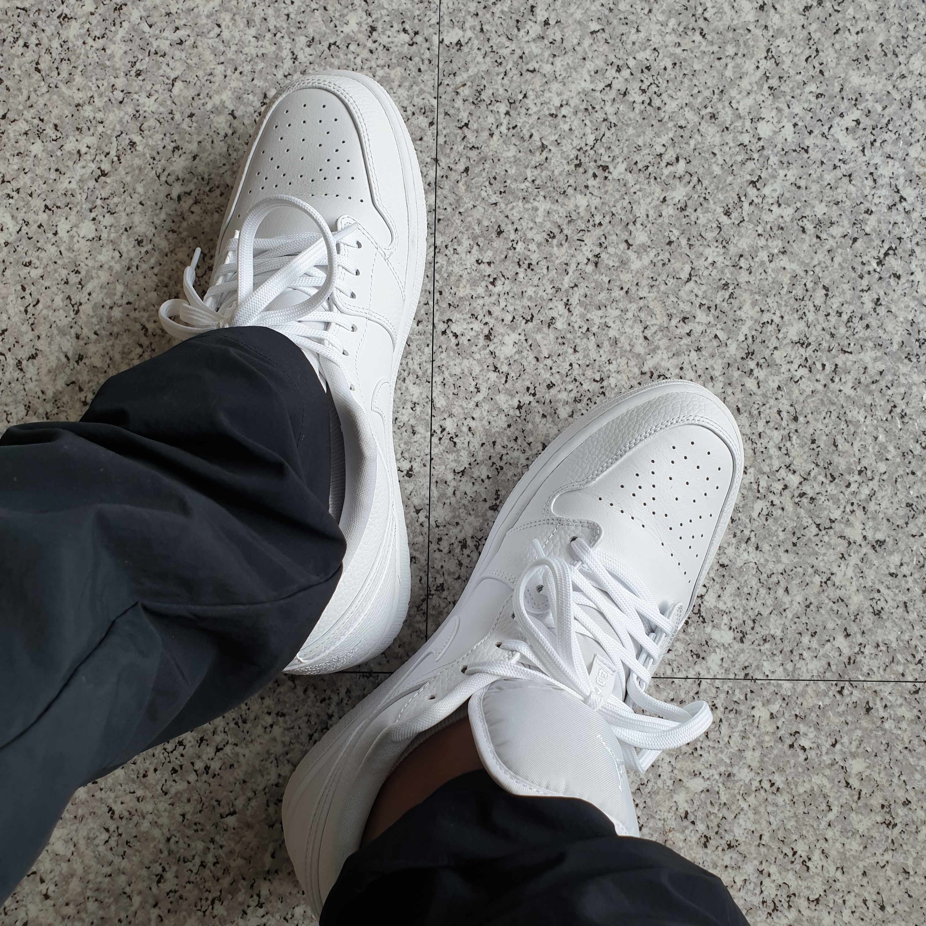 Jordan 1 Low Triple White Tumbled Leather 2020 착용 스타일