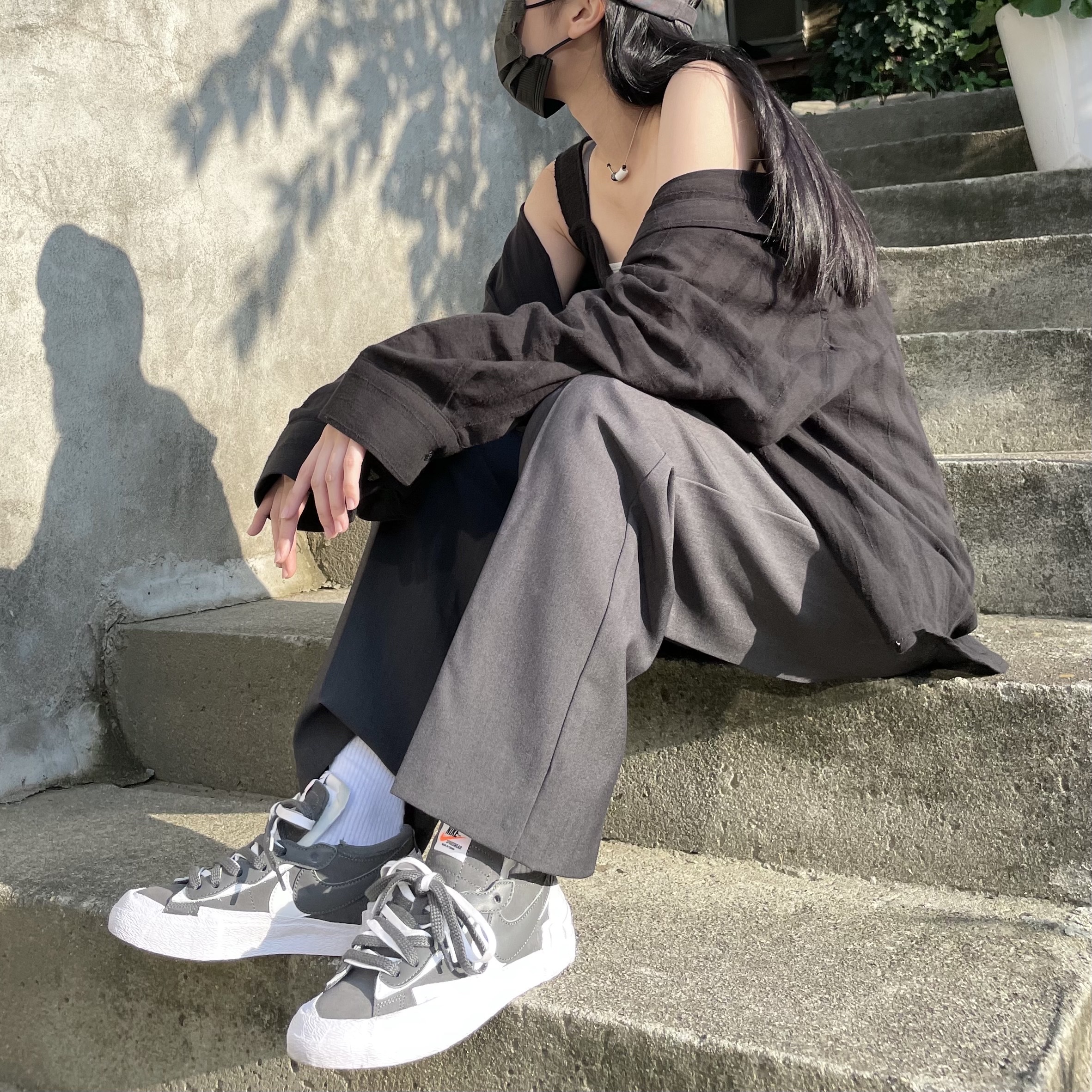 Nike x Sacai Blazer Low Iron Grey 착용 스타일 - 2