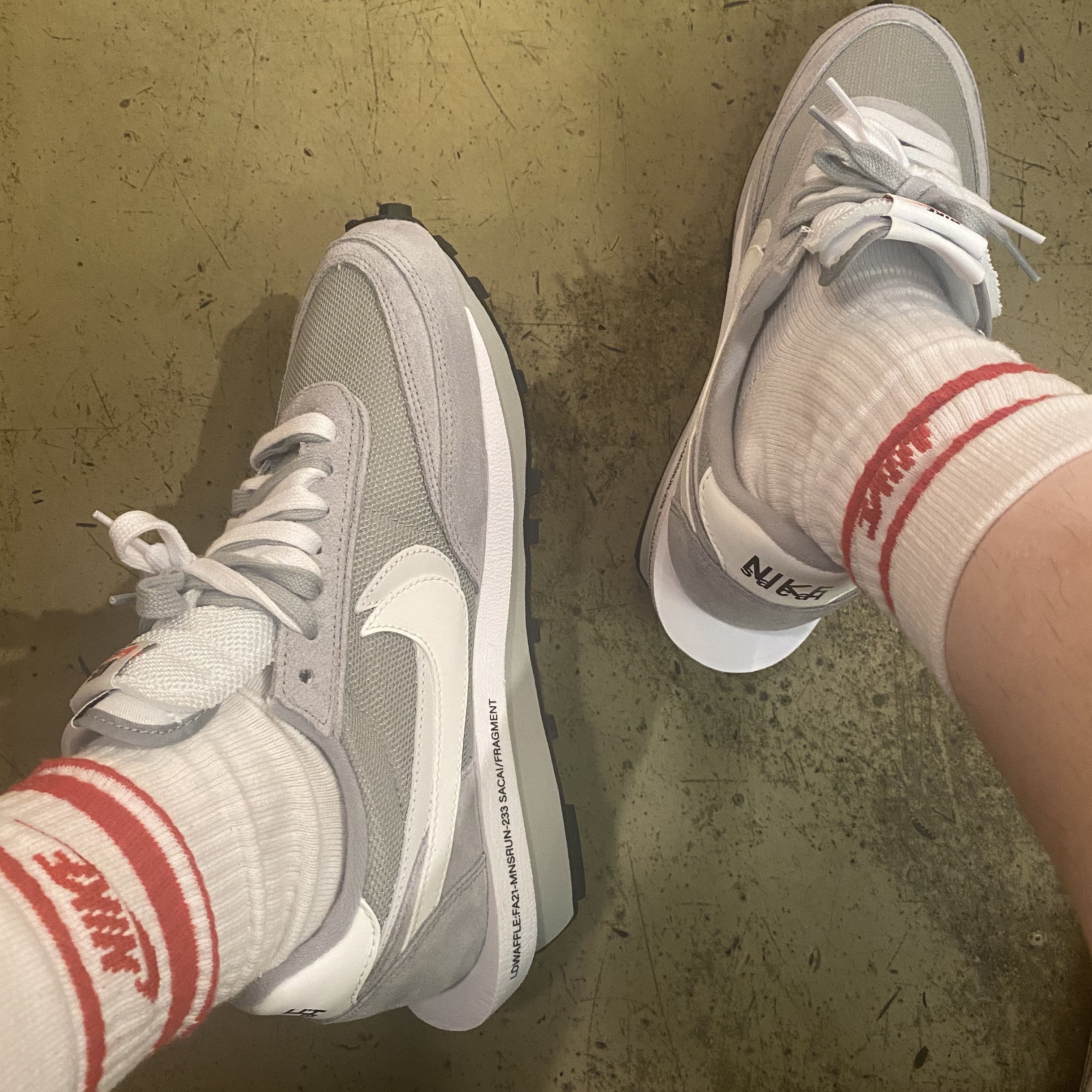 Nike x Sacai x Fragment LDWaffle Light Smoke Grey 착용 스타일 - 1