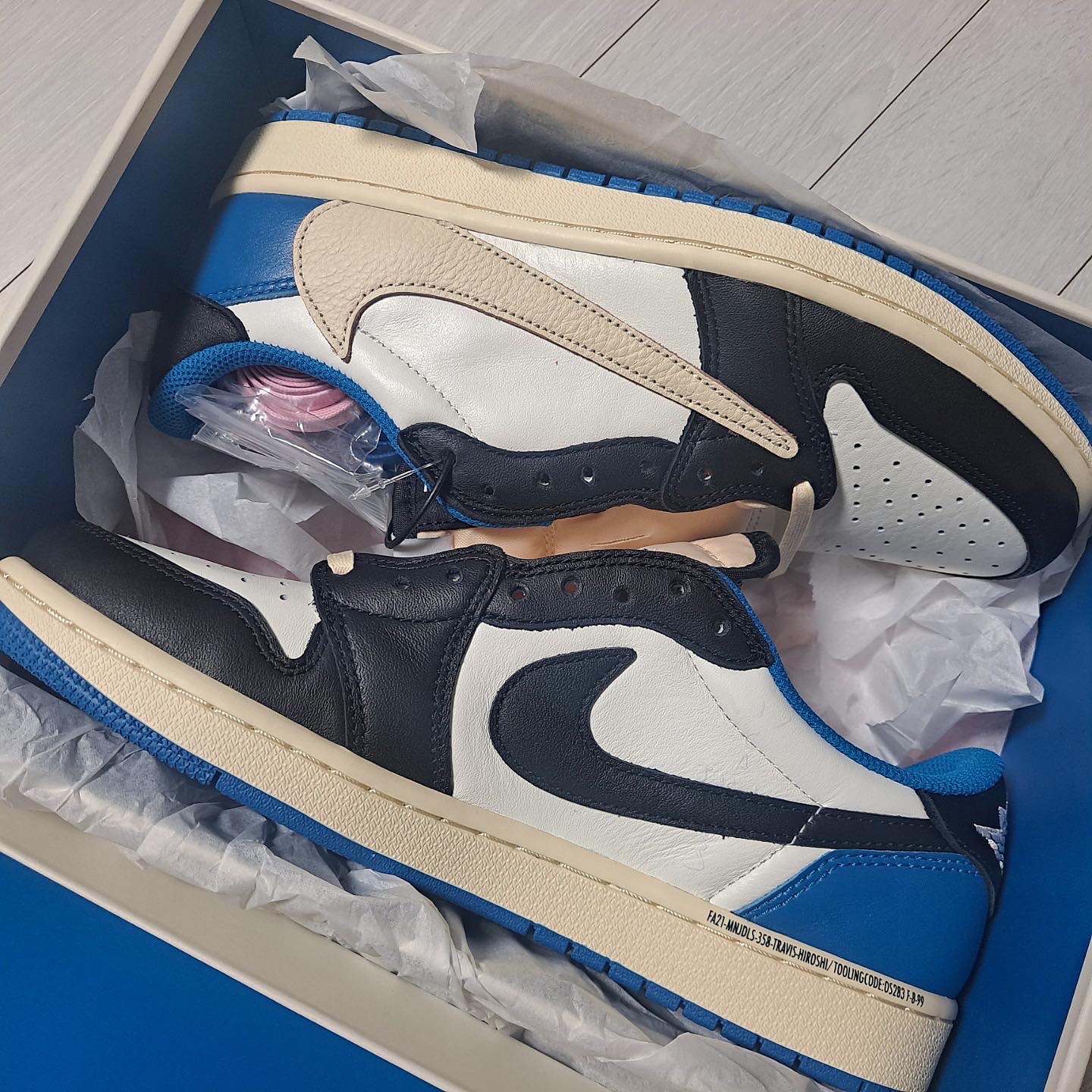 Jordan 1 x Travis Scott x Fragment Retro Low OG SP Military Blue 착용 스타일