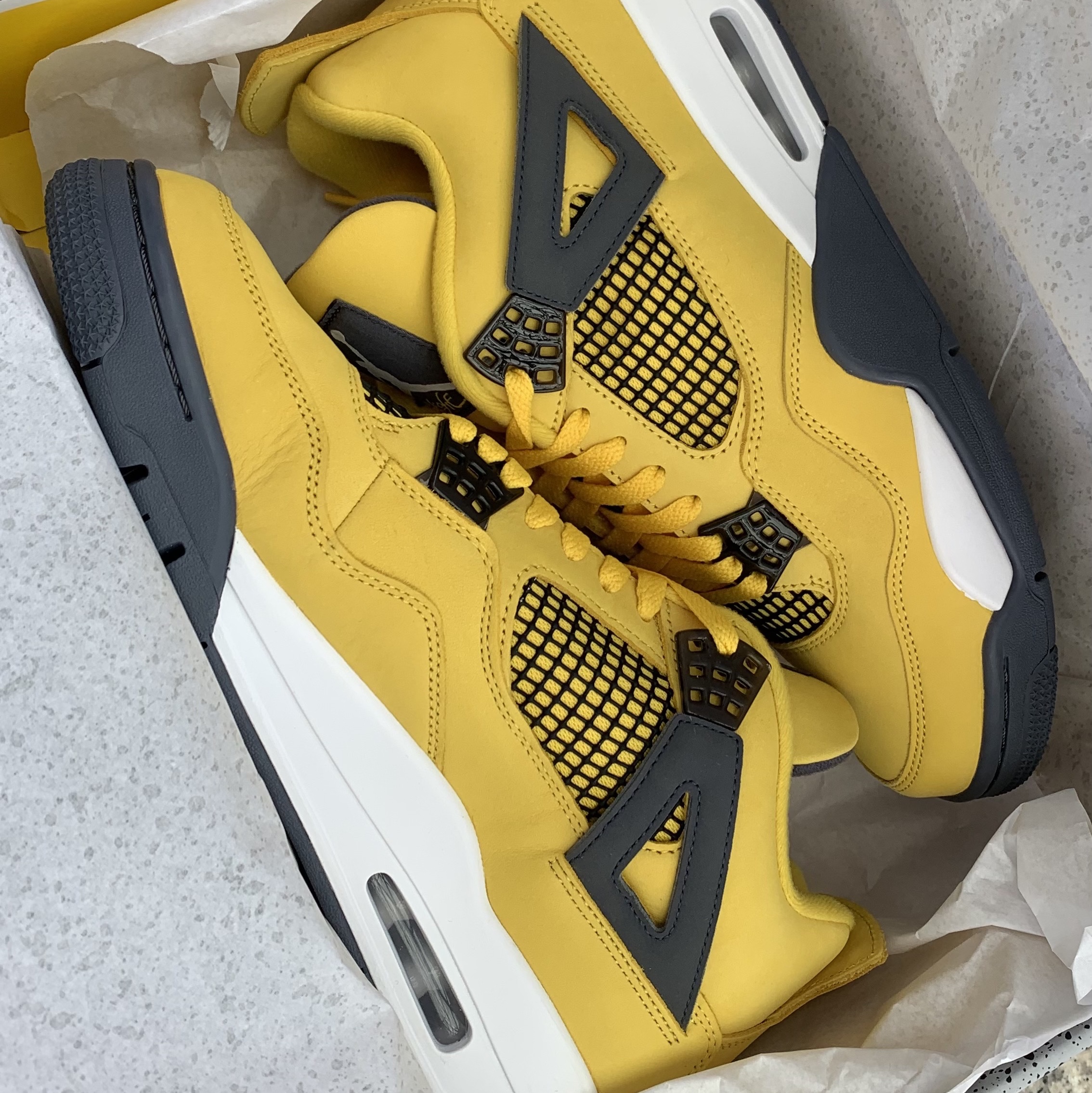 Jordan 4 Retro Tour Yellow 착용 스타일