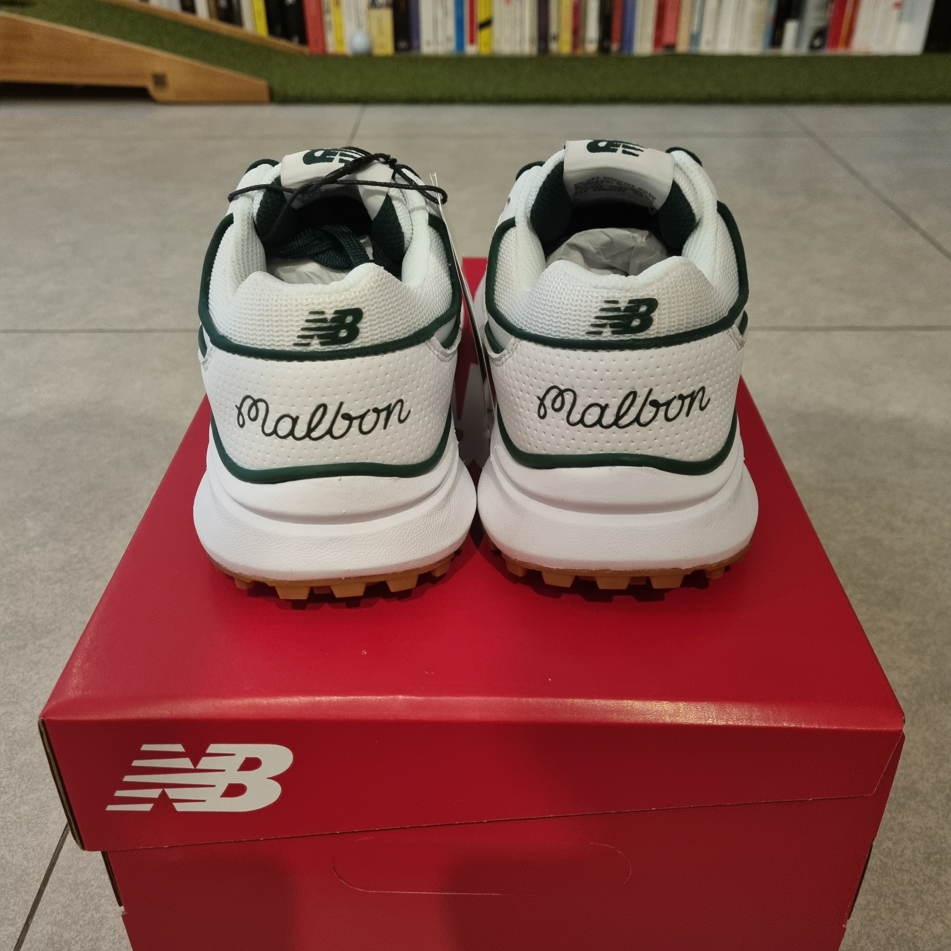 New Balance x Malbon 997 Golf White Green 착용 스타일 - 3