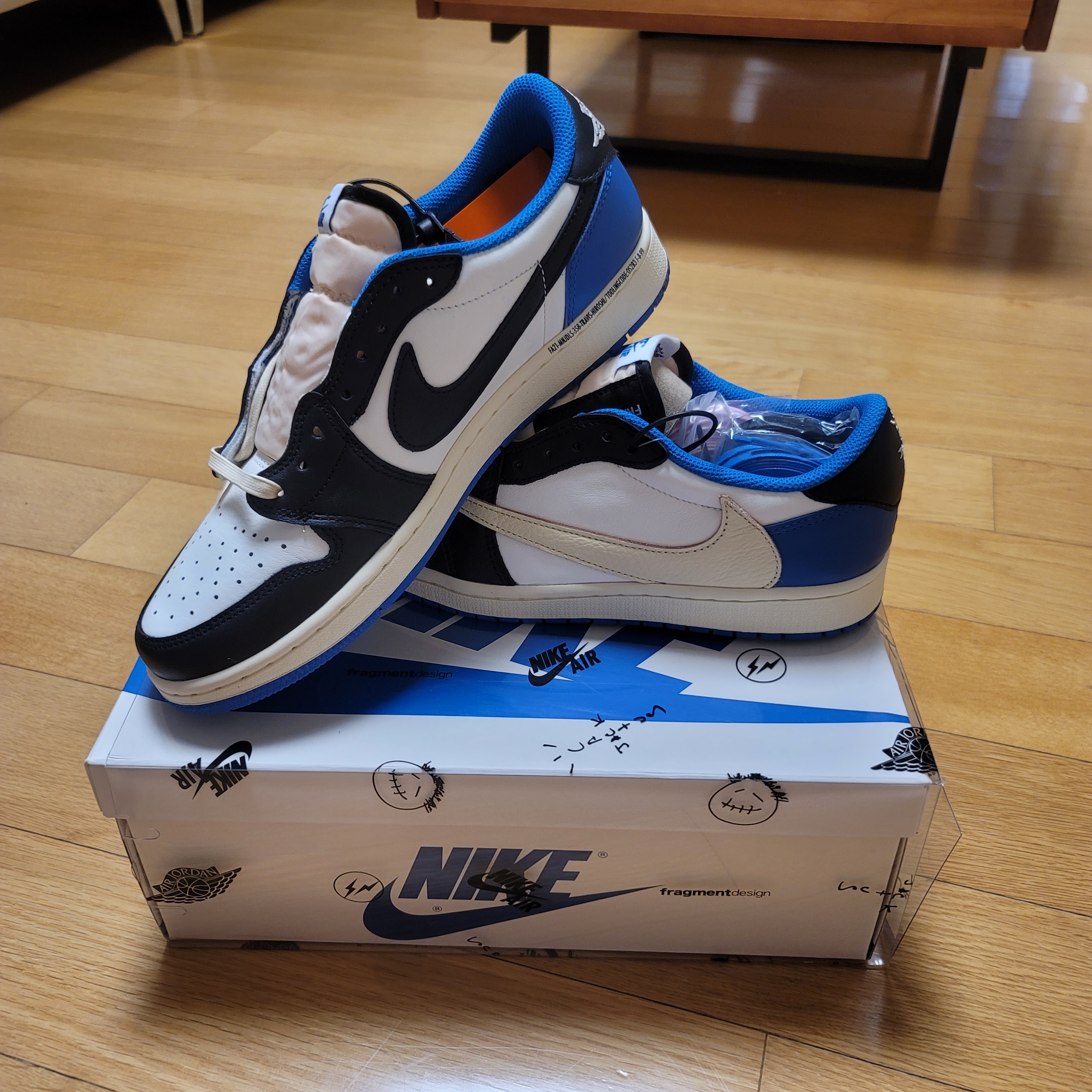 Jordan 1 x Travis Scott x Fragment Retro Low OG SP Military Blue 착용 스타일 - 2
