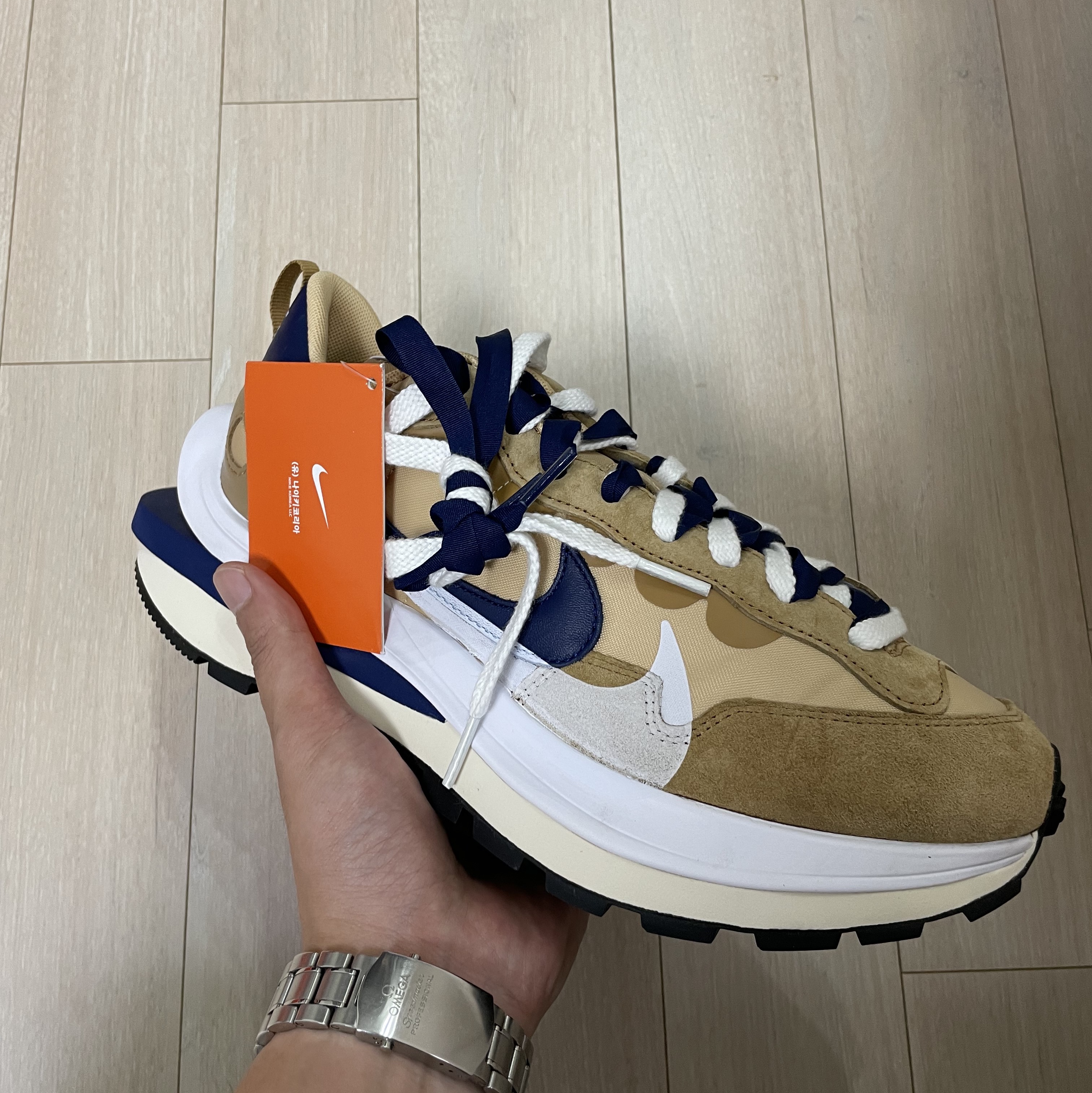 Nike x Sacai VaporWaffle Sesame and Blue Void 착용 스타일