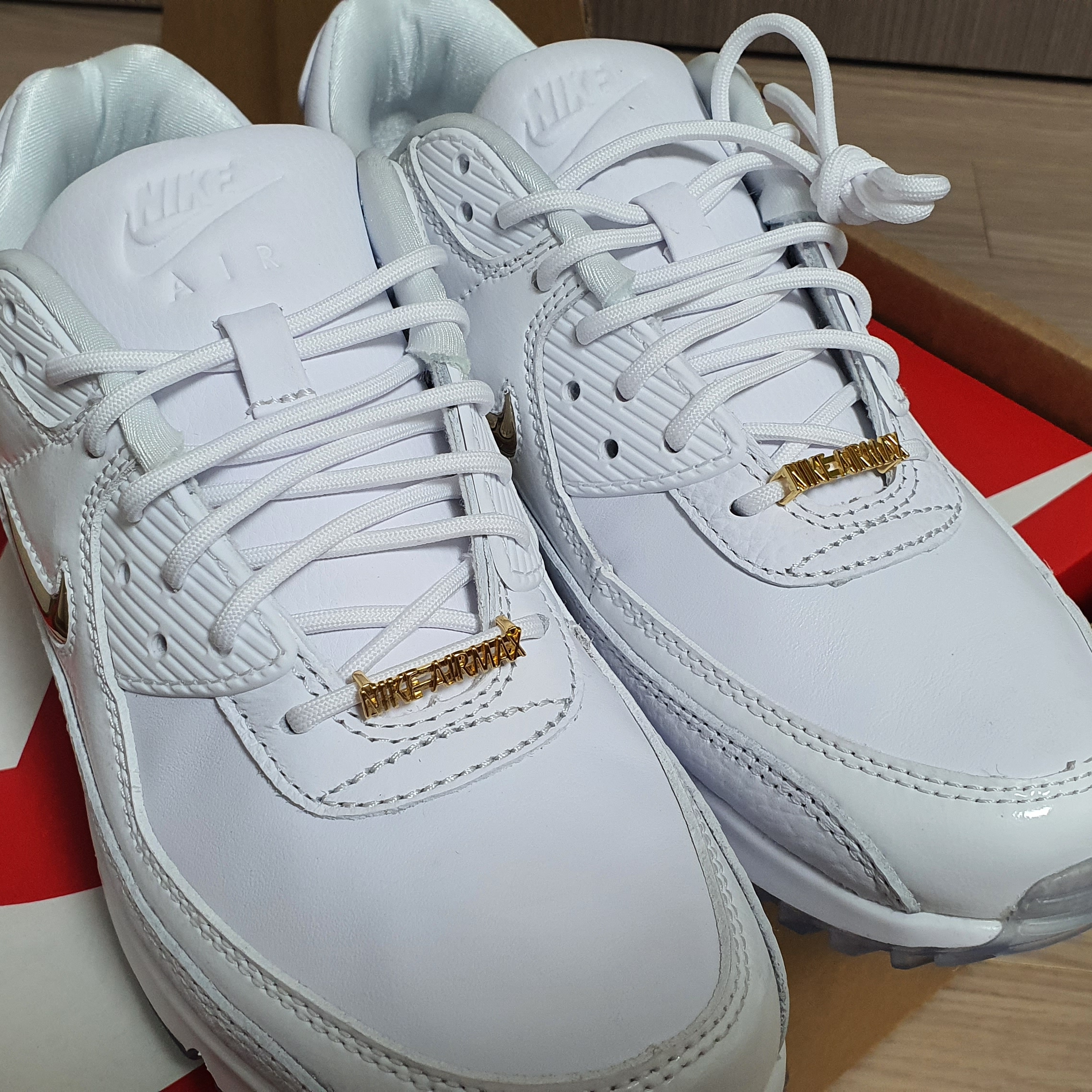 Nike Air Max 90 Pirate Radio White Gold 착용 스타일 - 4
