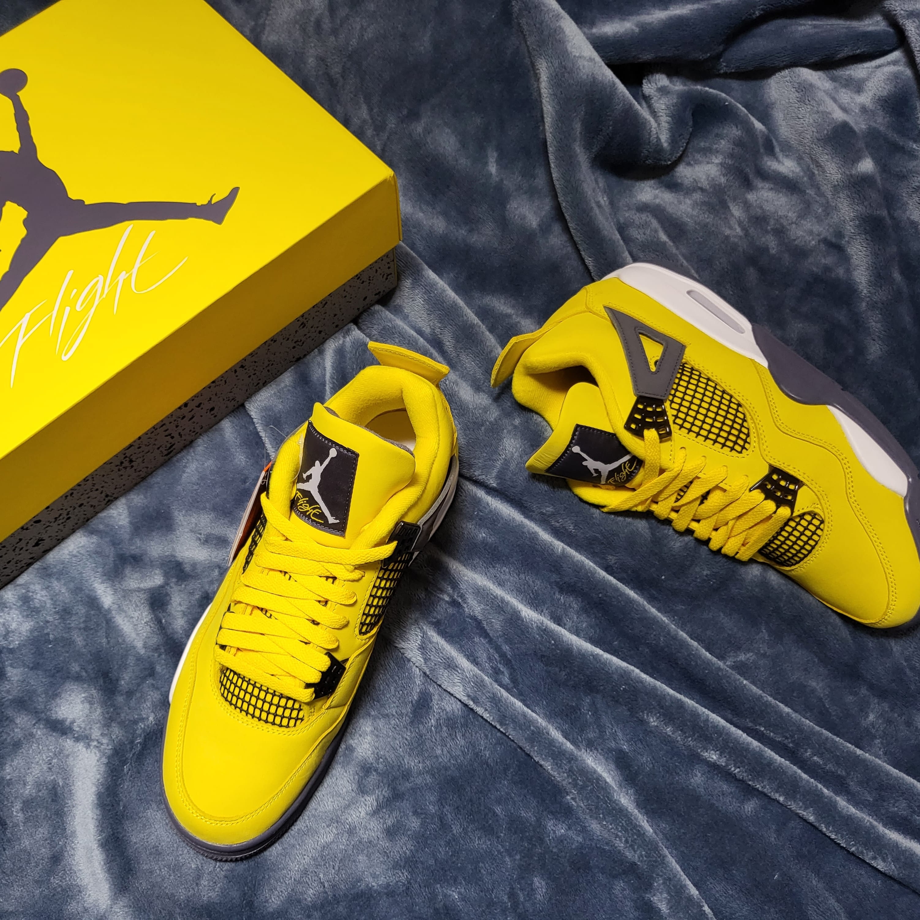 Jordan 4 Retro Tour Yellow 착용 스타일