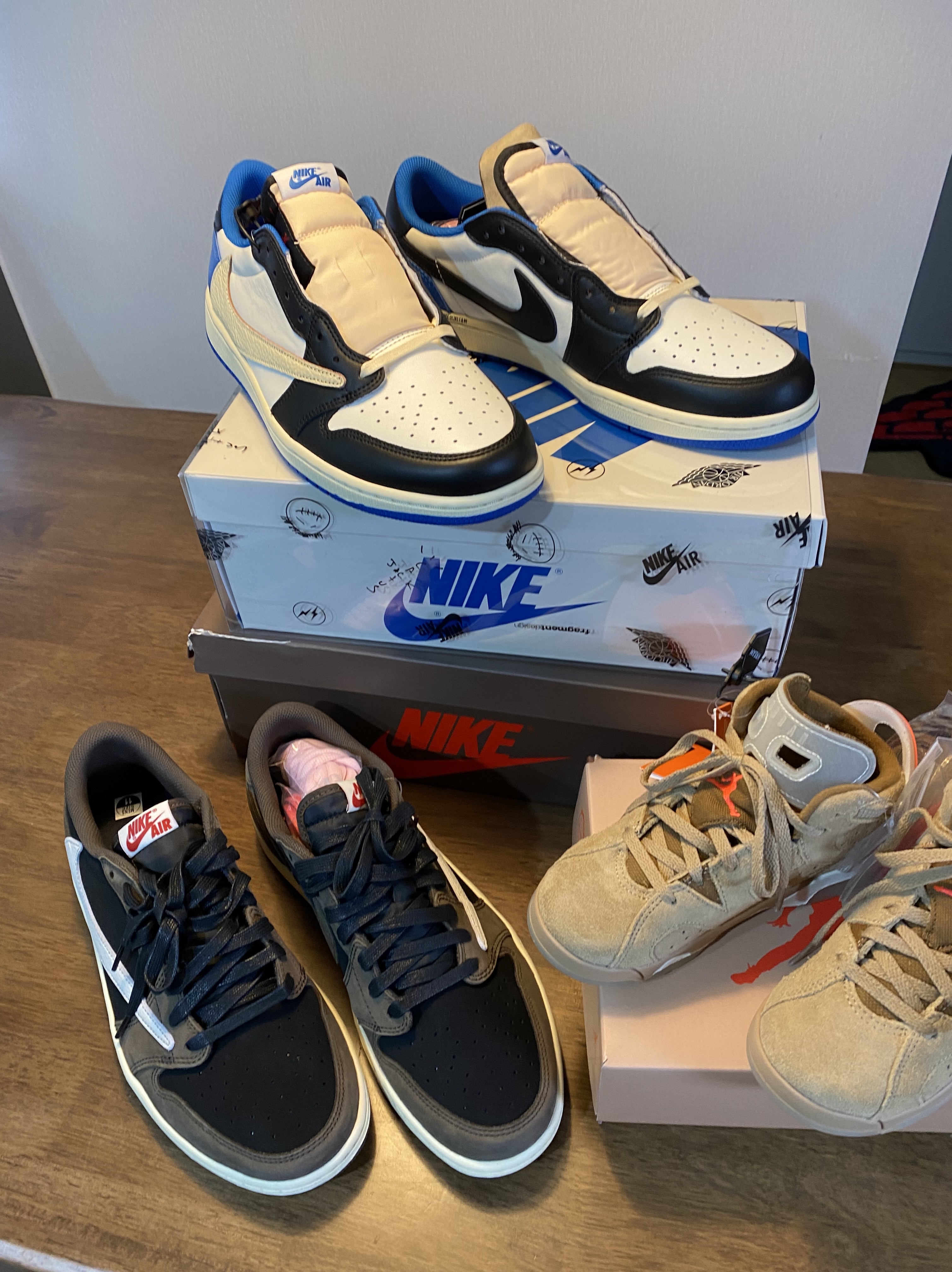 Jordan 1 x Travis Scott x Fragment Retro Low OG SP Military Blue, Jordan 1 x Travis Scott Retro Low OG SP Mocha 착용 스타일 - 4