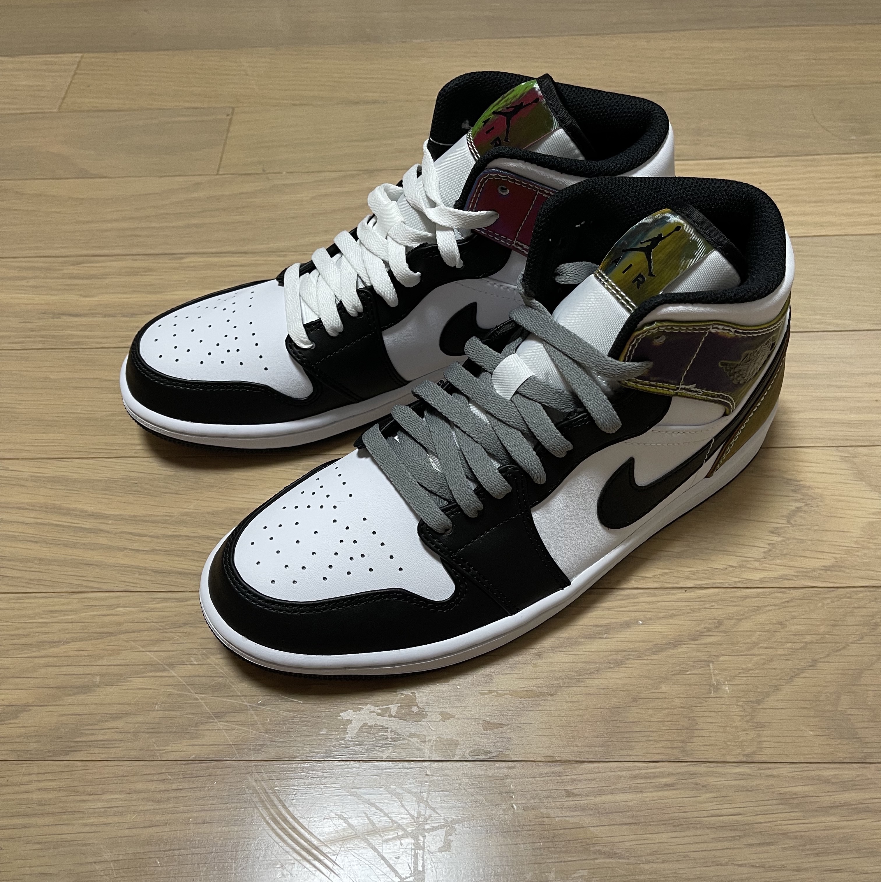 Jordan 1 Mid SE Heat Reactive 착용 스타일