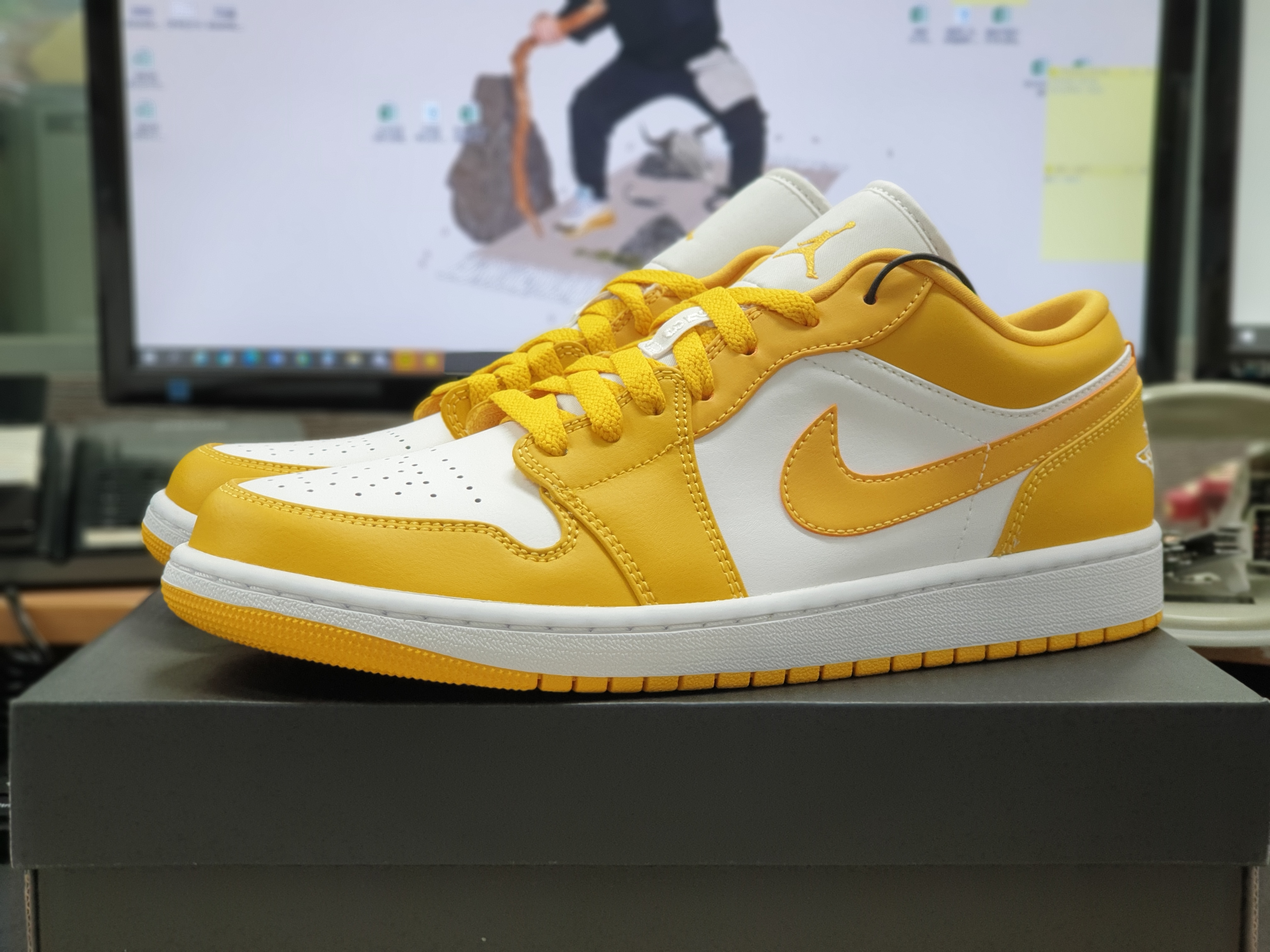 Jordan 1 Low Pollen 착용 스타일